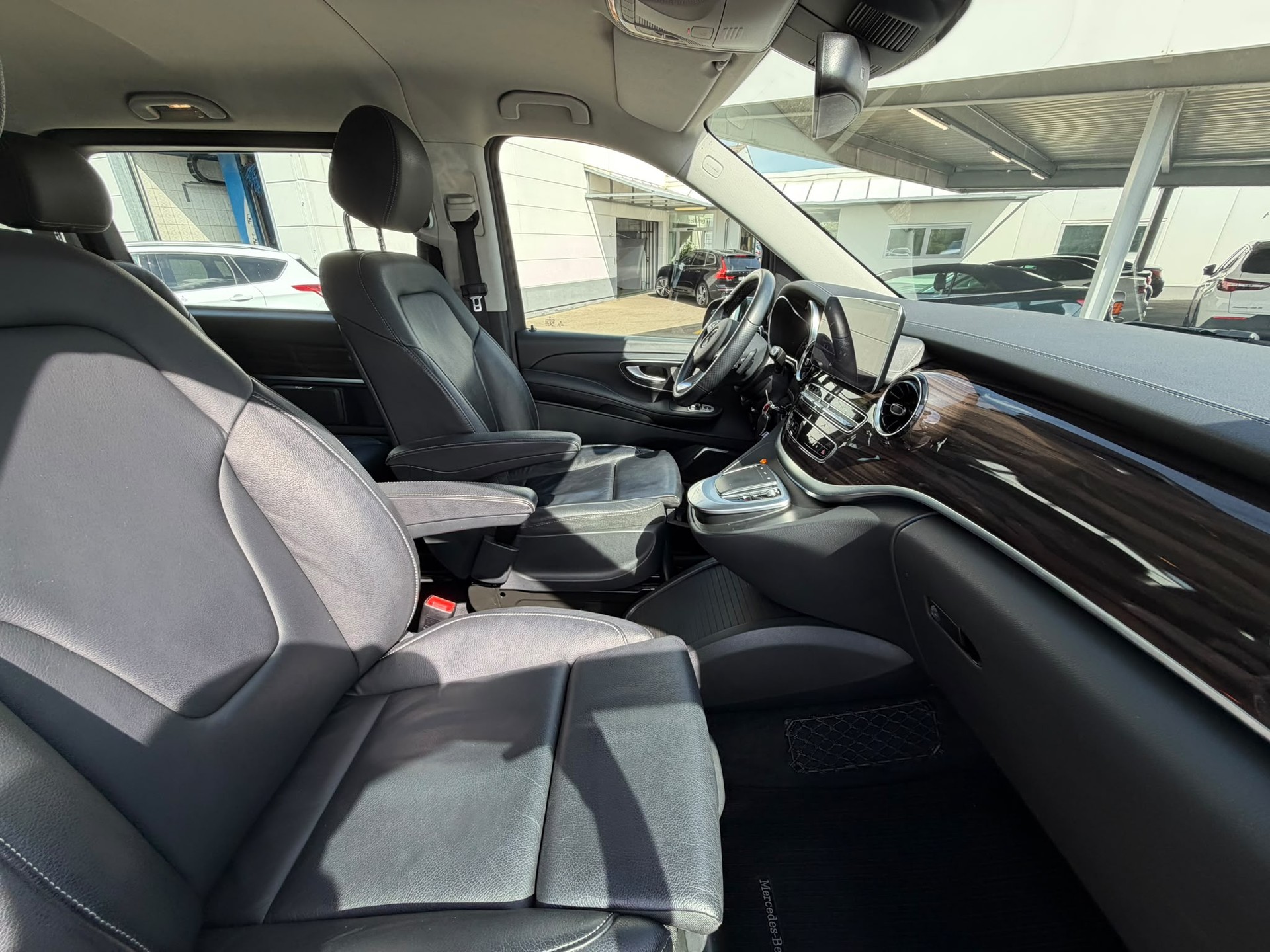 MERCEDES-BENZ V 300 d kompakt Avantgarde 9G-Tronic-image-14