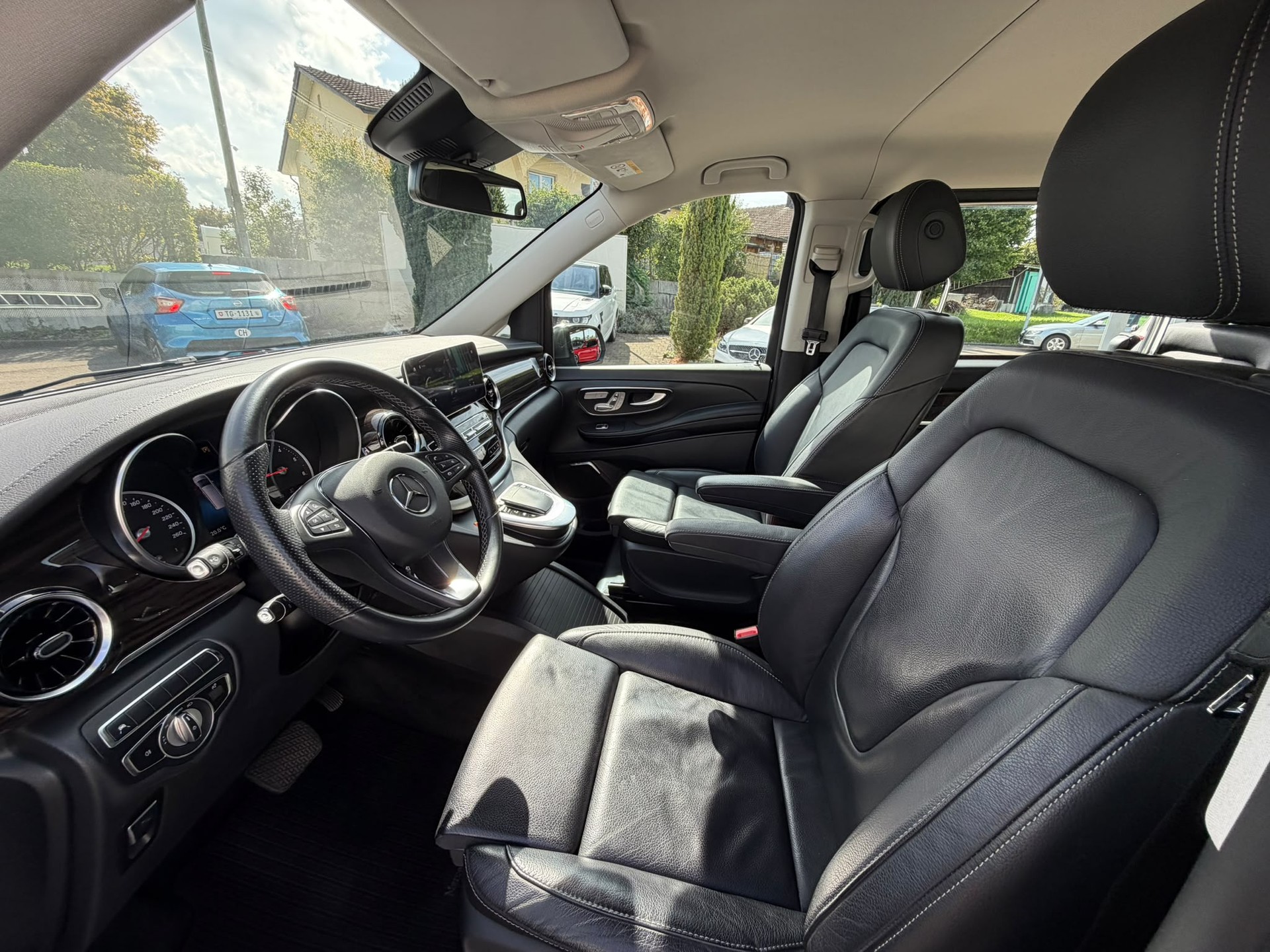 MERCEDES-BENZ V 300 d kompakt Avantgarde 9G-Tronic-image-13