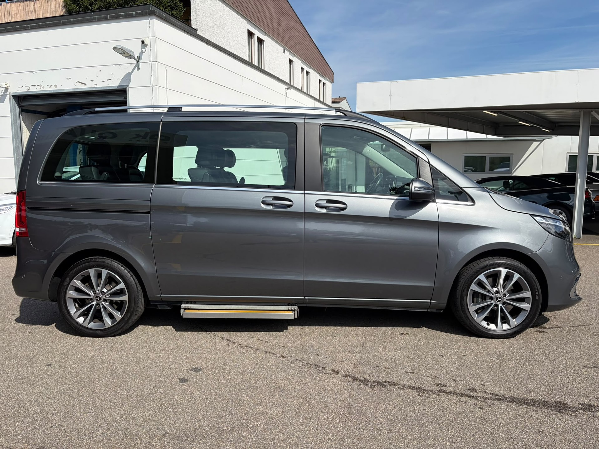 MERCEDES-BENZ V 300 d kompakt Avantgarde 9G-Tronic-image-4