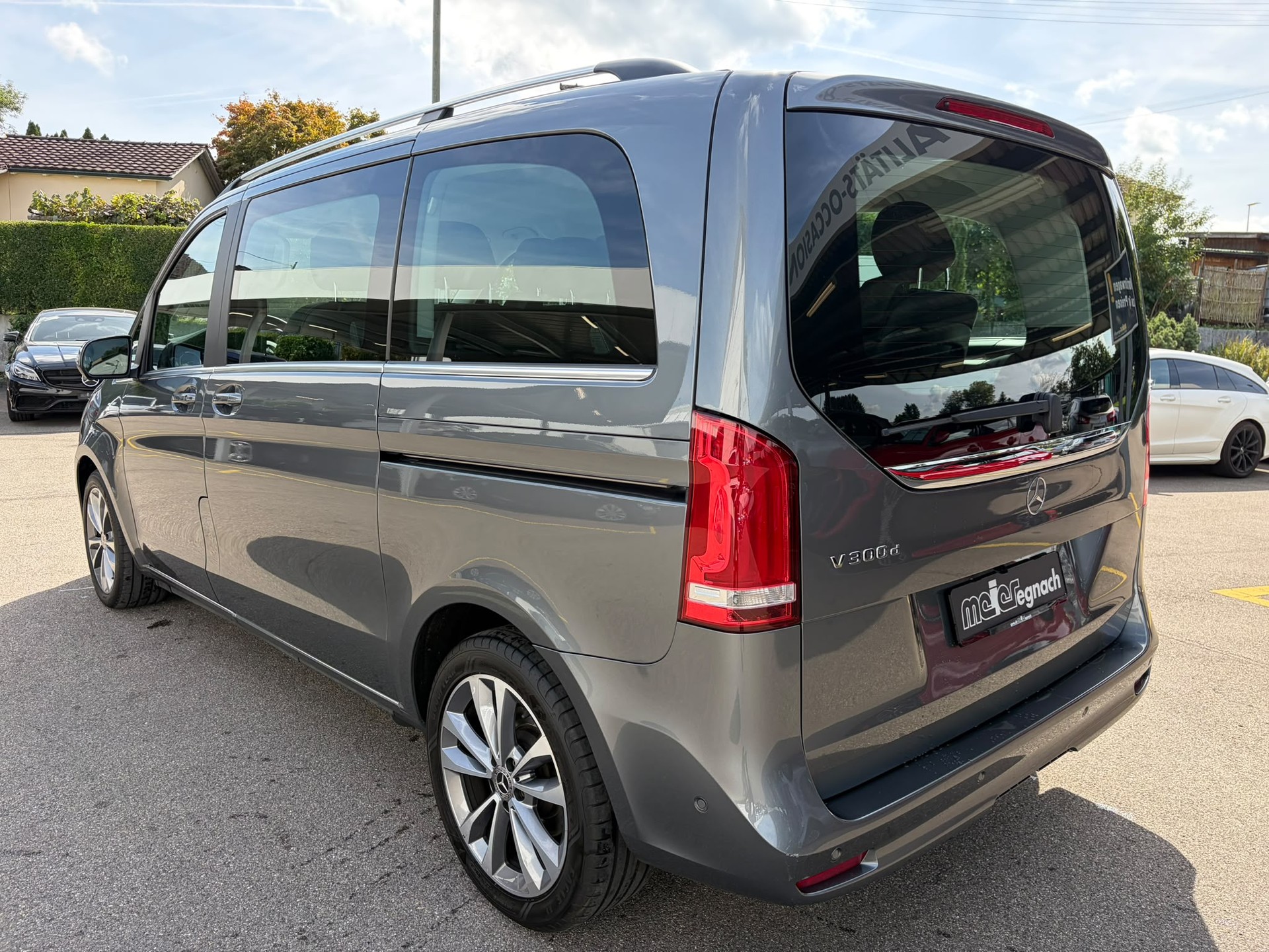 MERCEDES-BENZ V 300 d kompakt Avantgarde 9G-Tronic-image-6