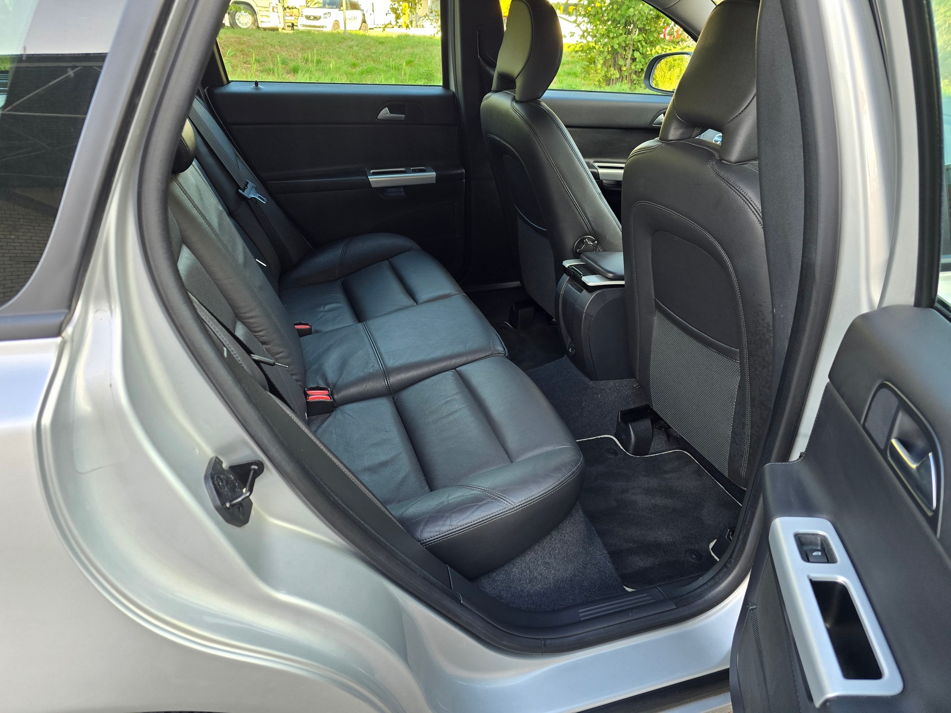 VOLVO V50 D2 Kinetic-image-10