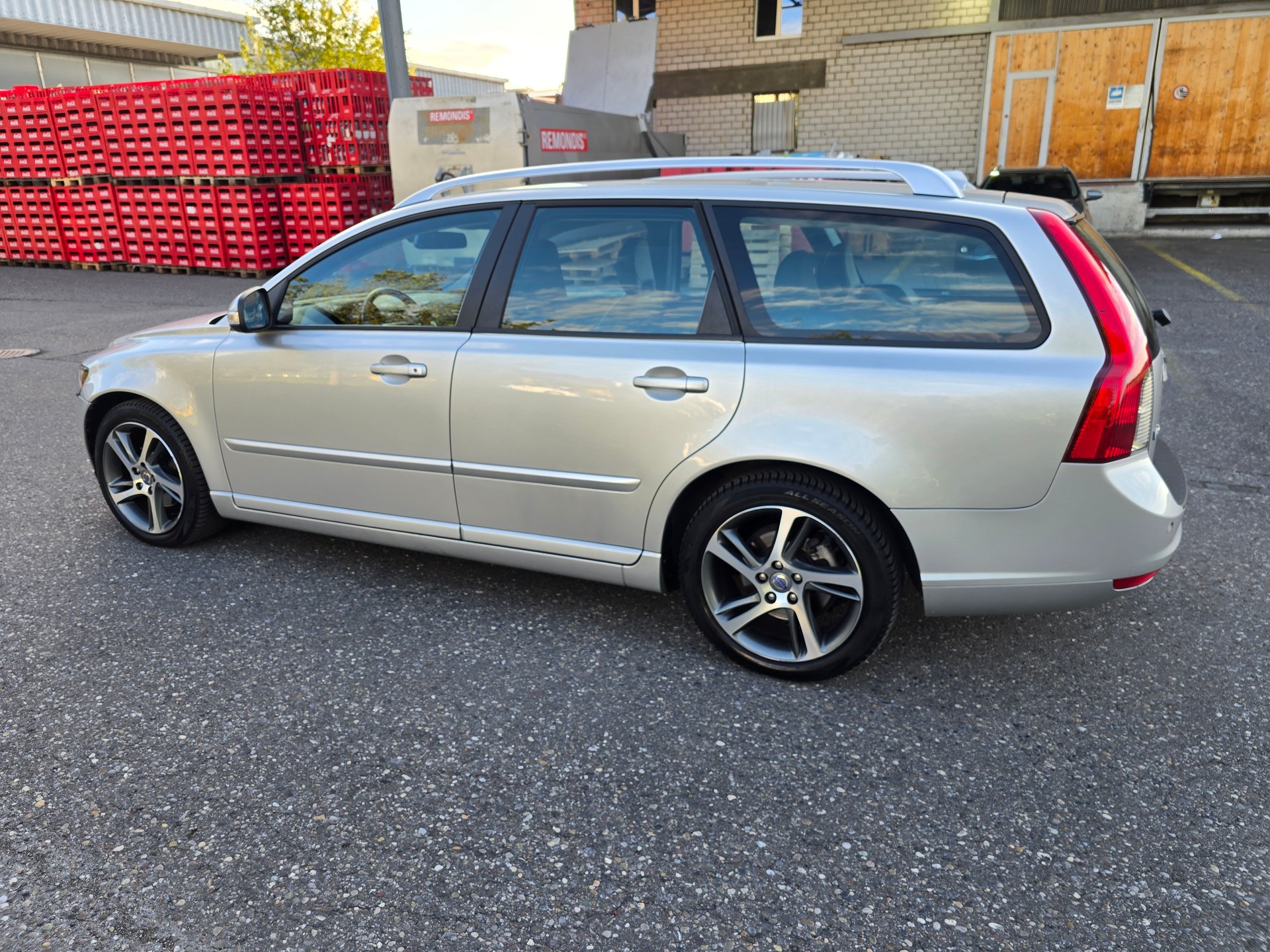 VOLVO V50 D2 Kinetic-image-4