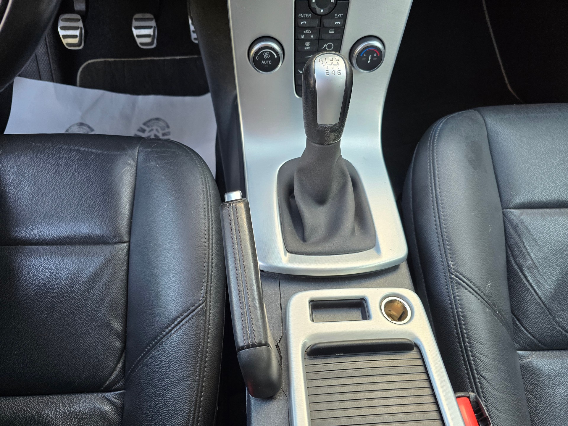 VOLVO V50 D2 Kinetic-image-19