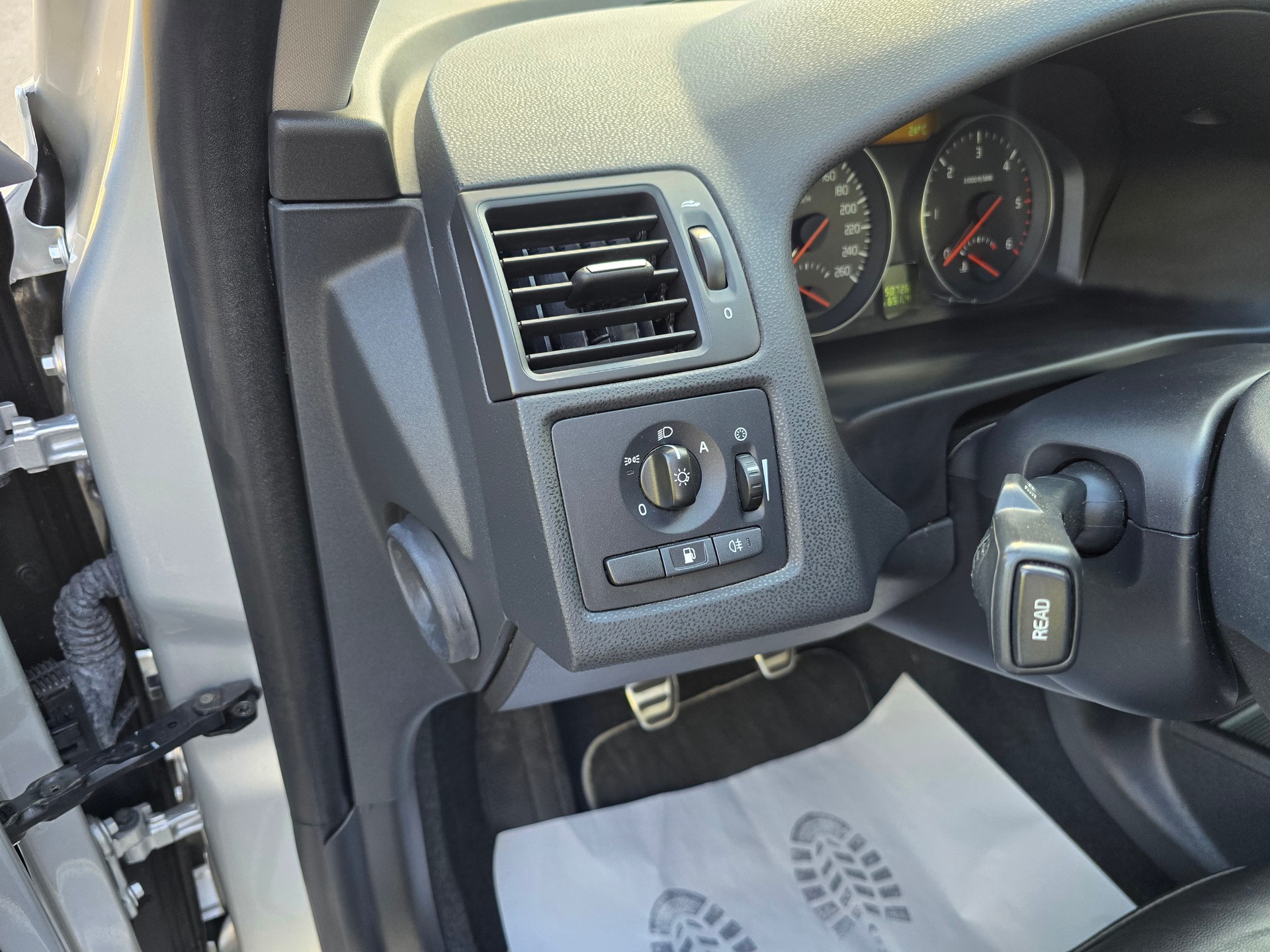 VOLVO V50 D2 Kinetic-image-16
