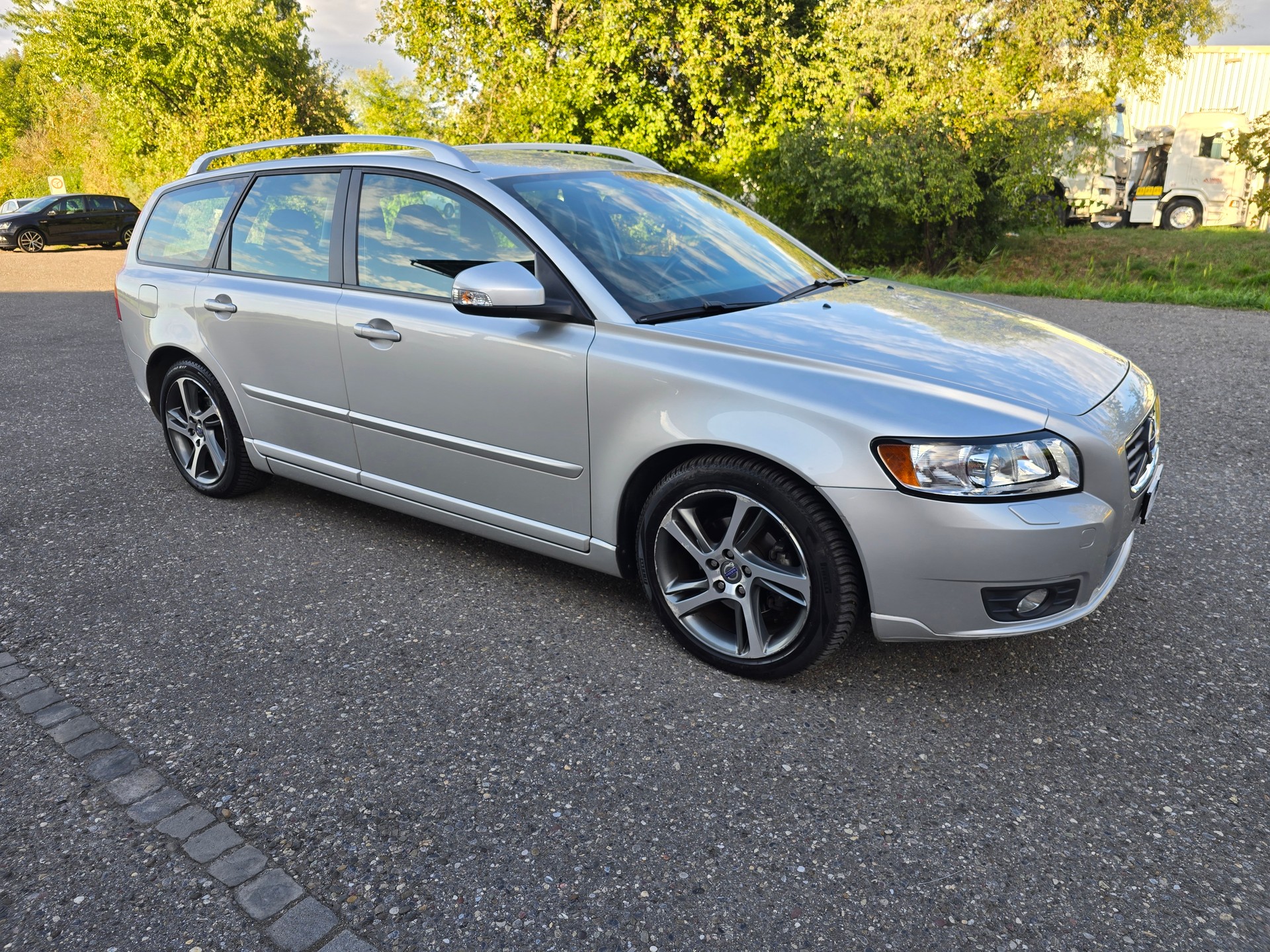 VOLVO V50 D2 Kinetic-image-1