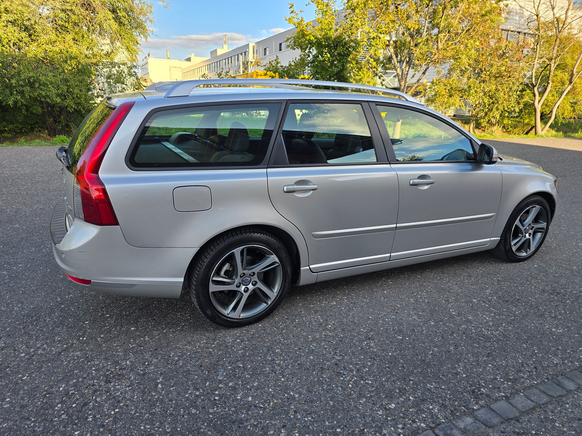 VOLVO V50 D2 Kinetic-image-5
