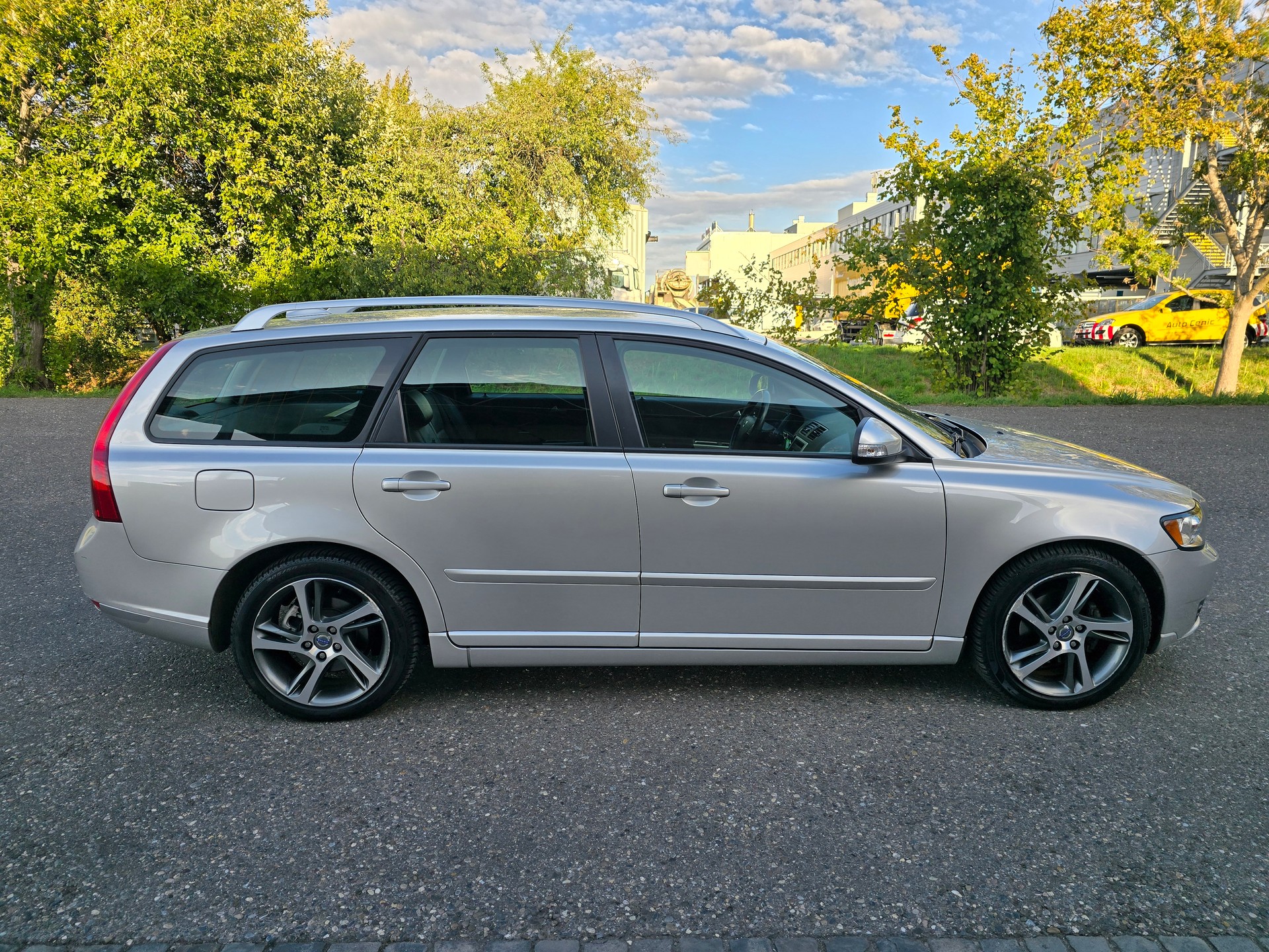 VOLVO V50 D2 Kinetic-image-8