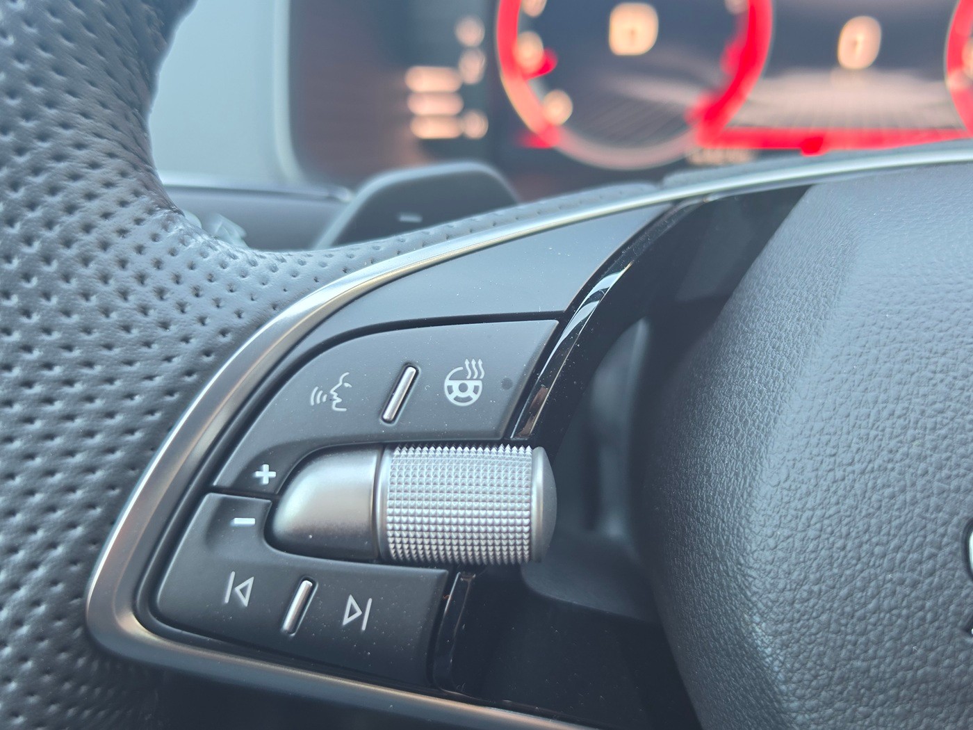 SKODA Karoq 2.0 TSI SportLine 4x4 DSG-image-16