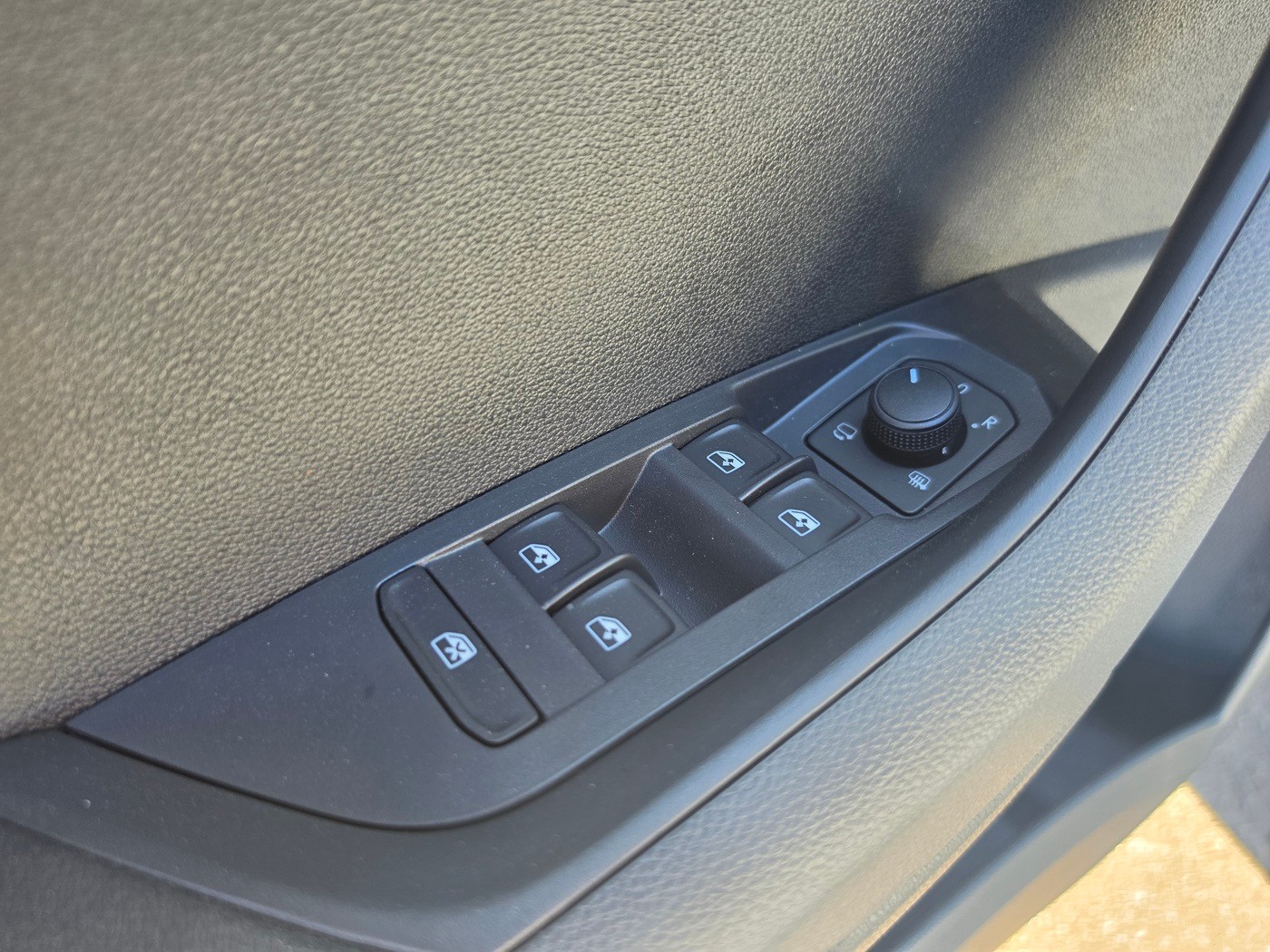 SKODA Karoq 2.0 TSI SportLine 4x4 DSG-image-17