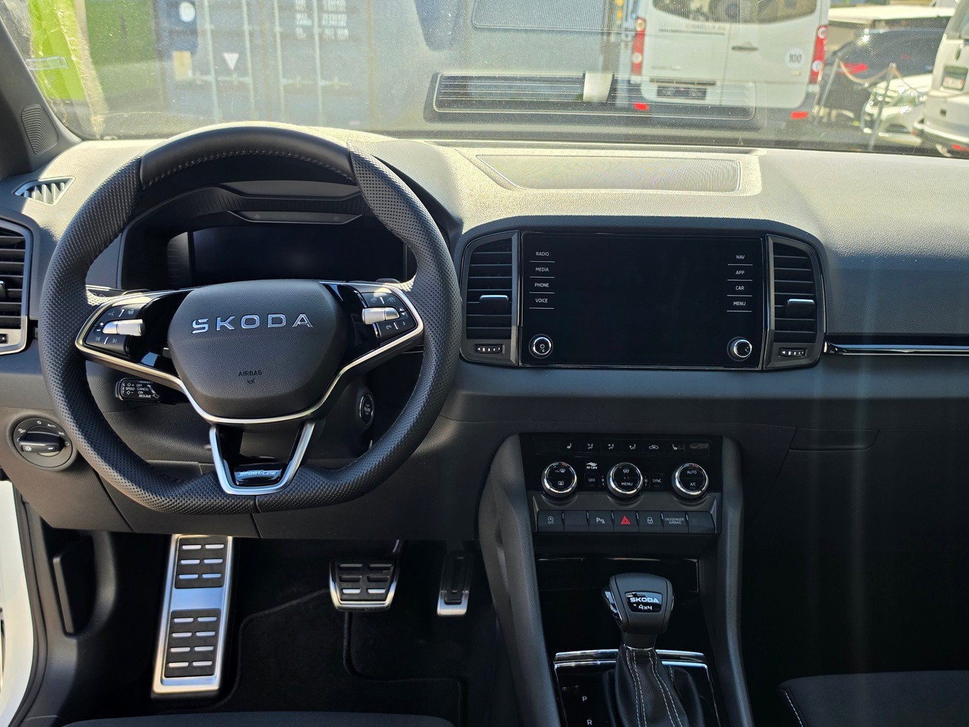SKODA Karoq 2.0 TSI SportLine 4x4 DSG-image-9
