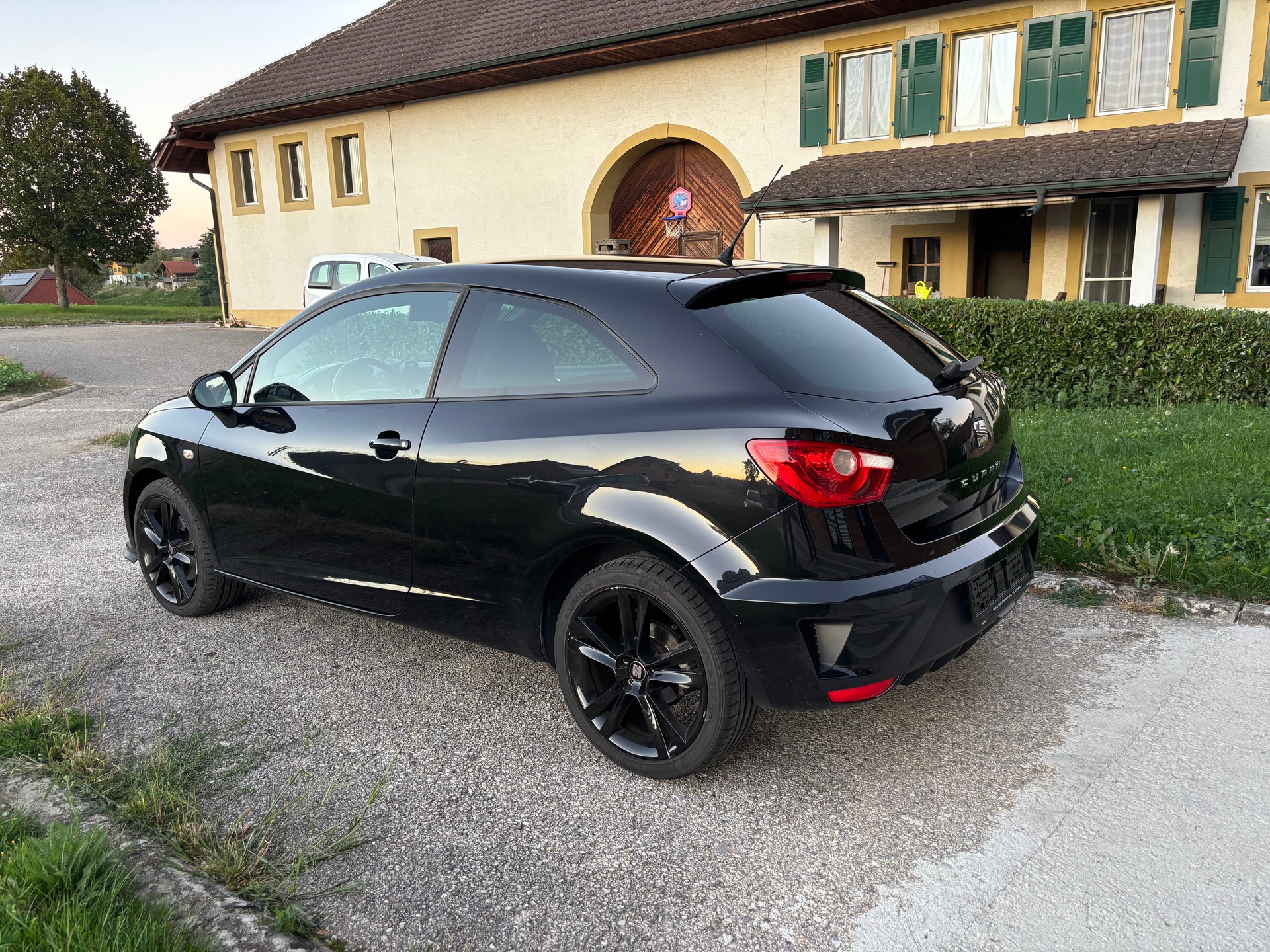 SEAT Ibiza SC 1.4 TSI Cupra R210 DSG-image-2