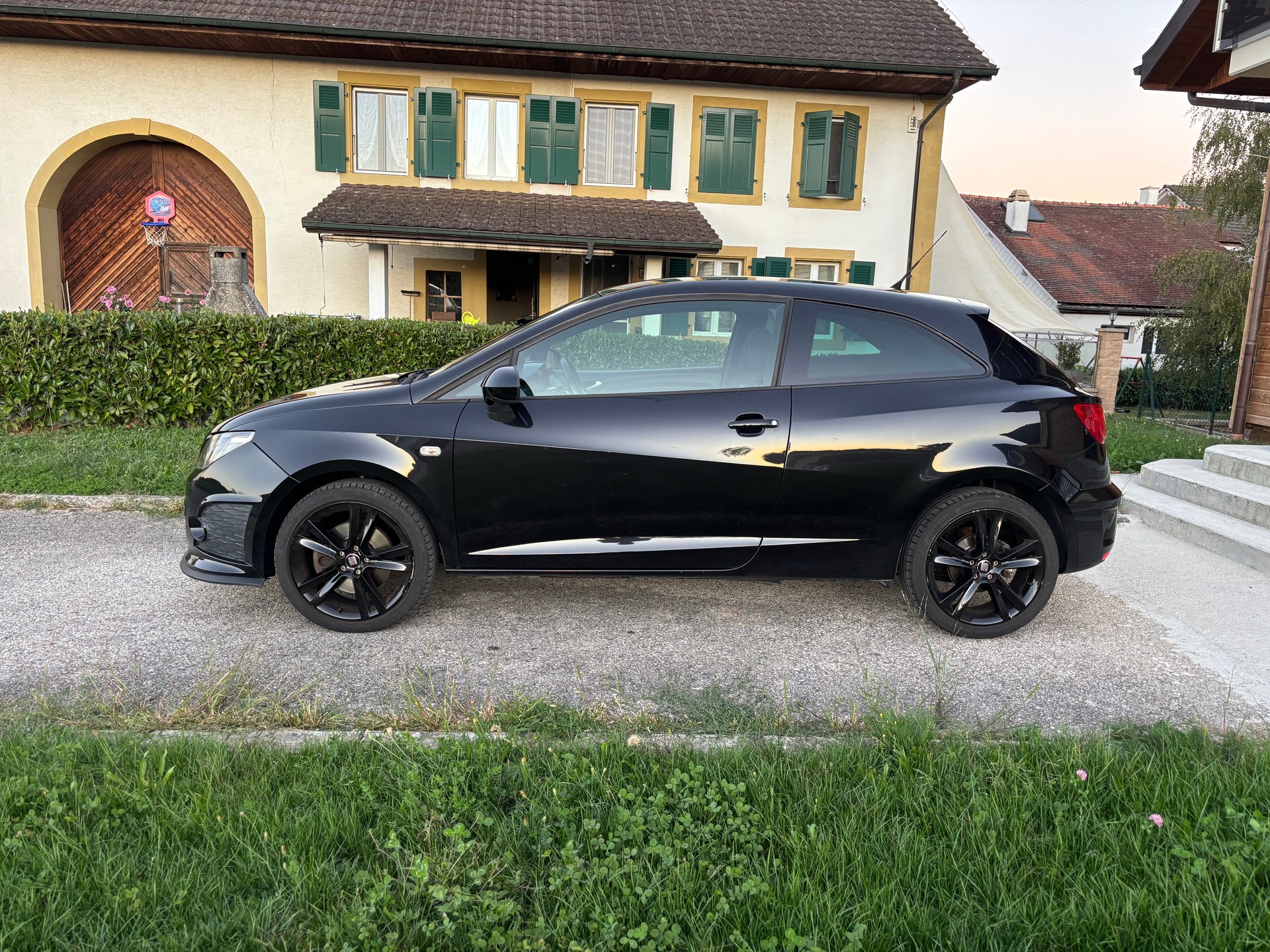 SEAT Ibiza SC 1.4 TSI Cupra R210 DSG-image-1