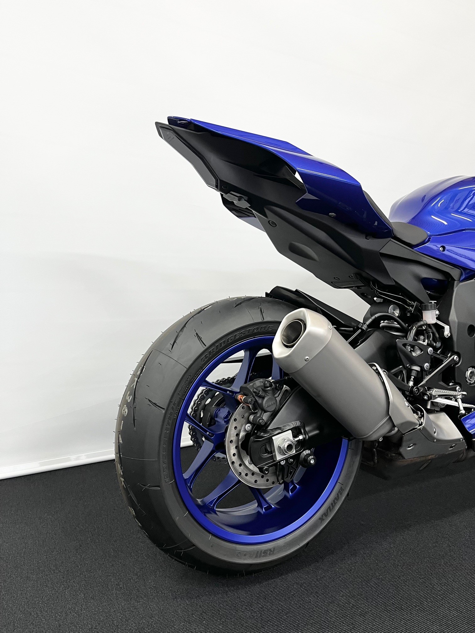 YAMAHA YZF-R1 ABS-showroom-element-1