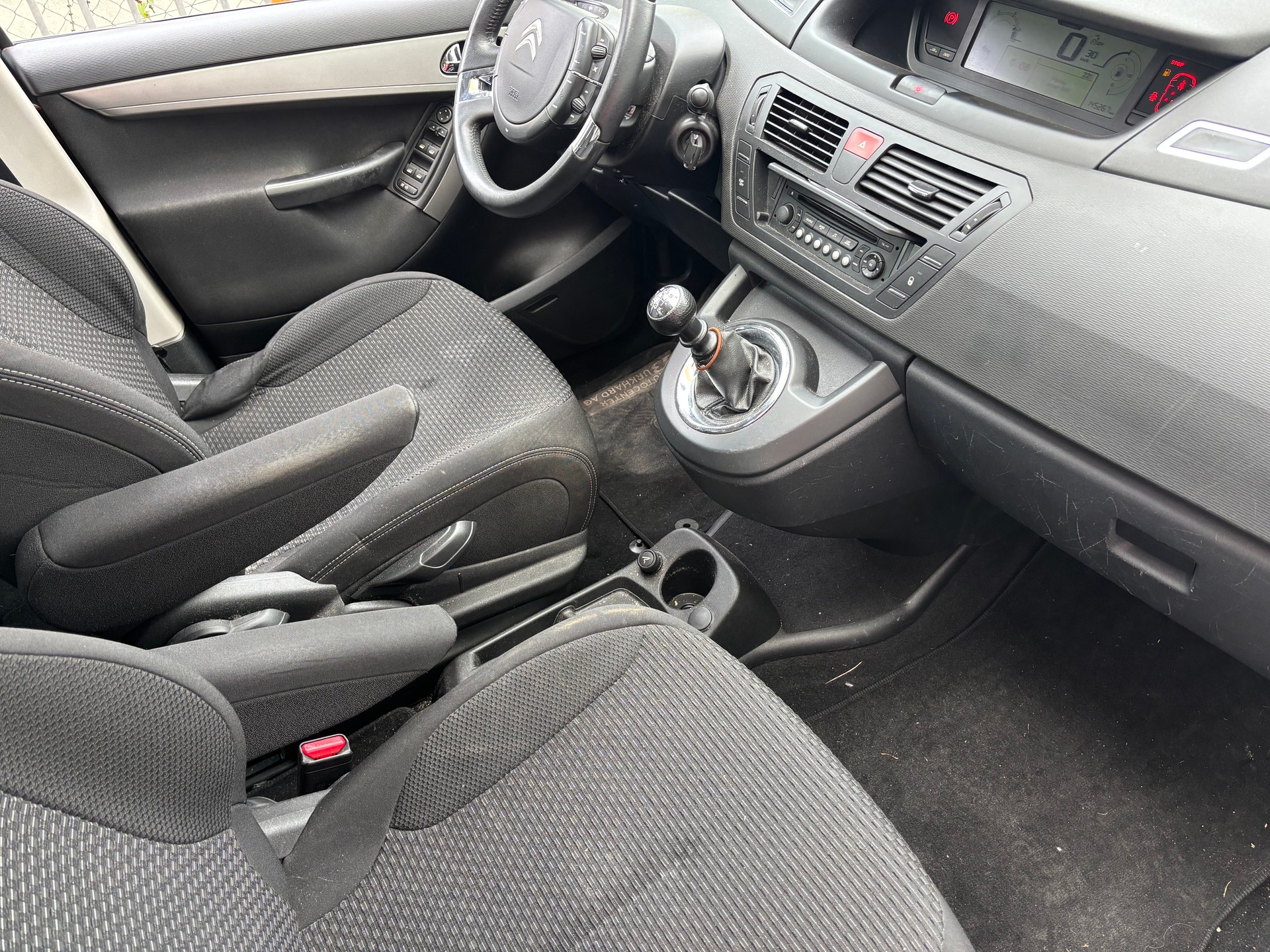CITROEN Grand C4 Picasso 1.6 HDI 16V Attraction-image-7