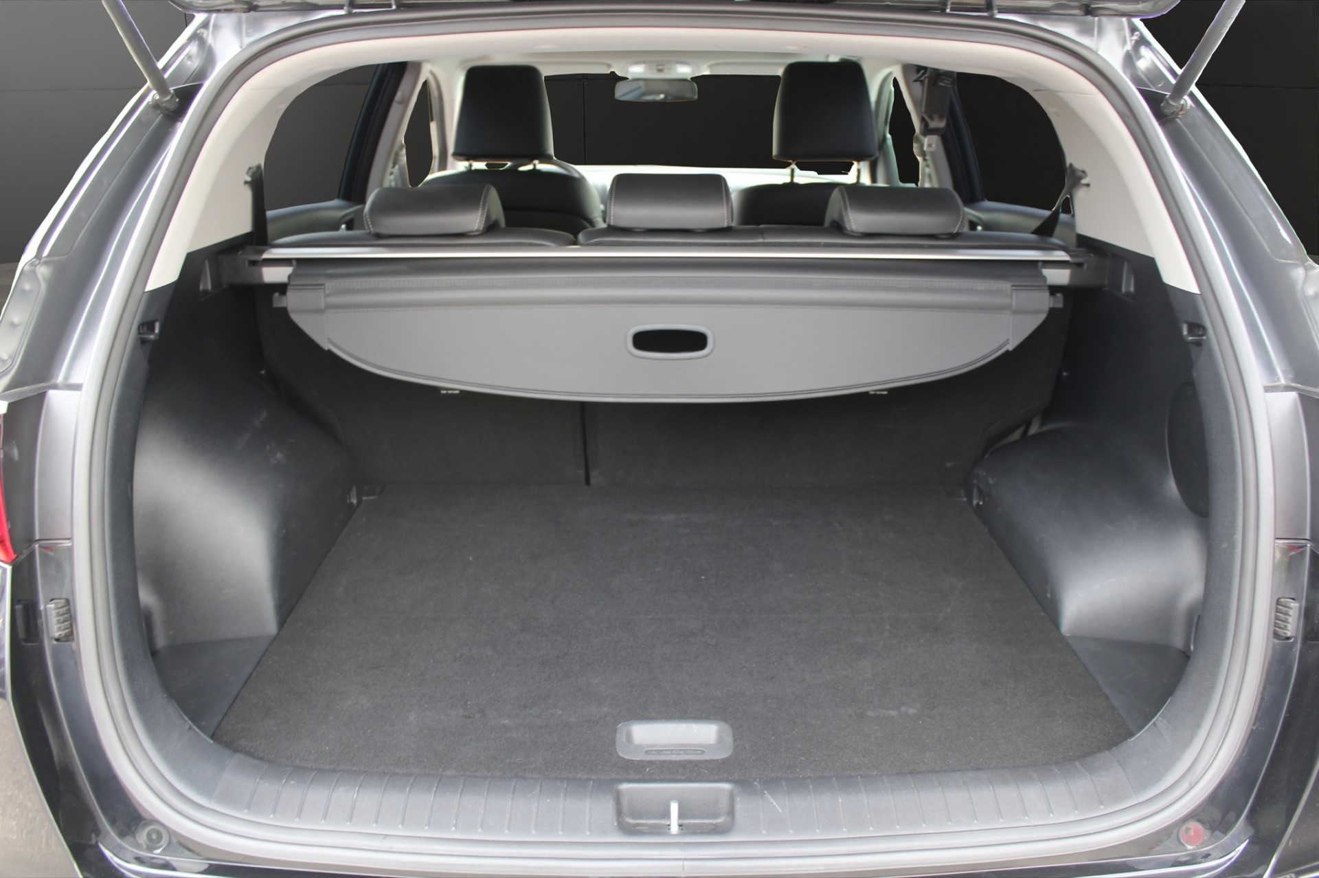 KIA Sportage 1.6 CRDi MHEV Black Edition-image-9