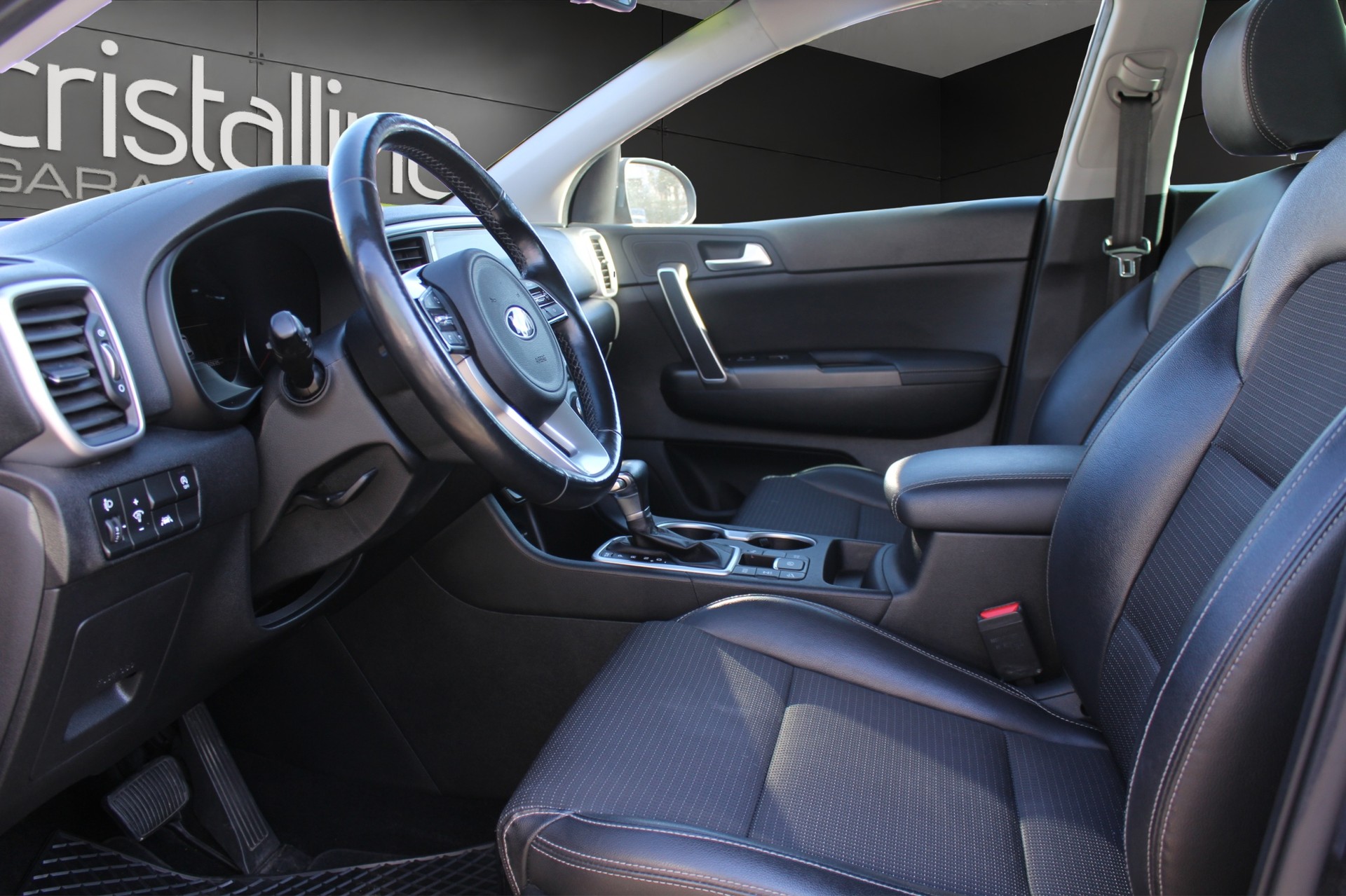 KIA Sportage 1.6 CRDi MHEV Black Edition-image-6