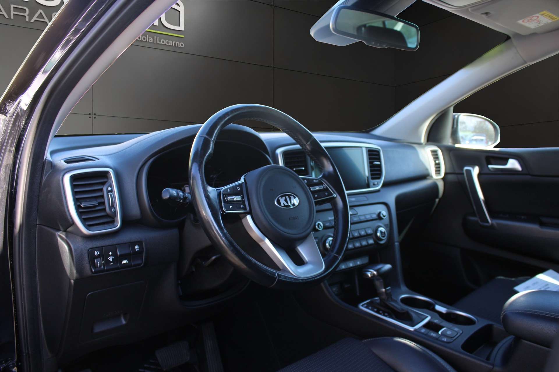KIA Sportage 1.6 CRDi MHEV Black Edition-image-10