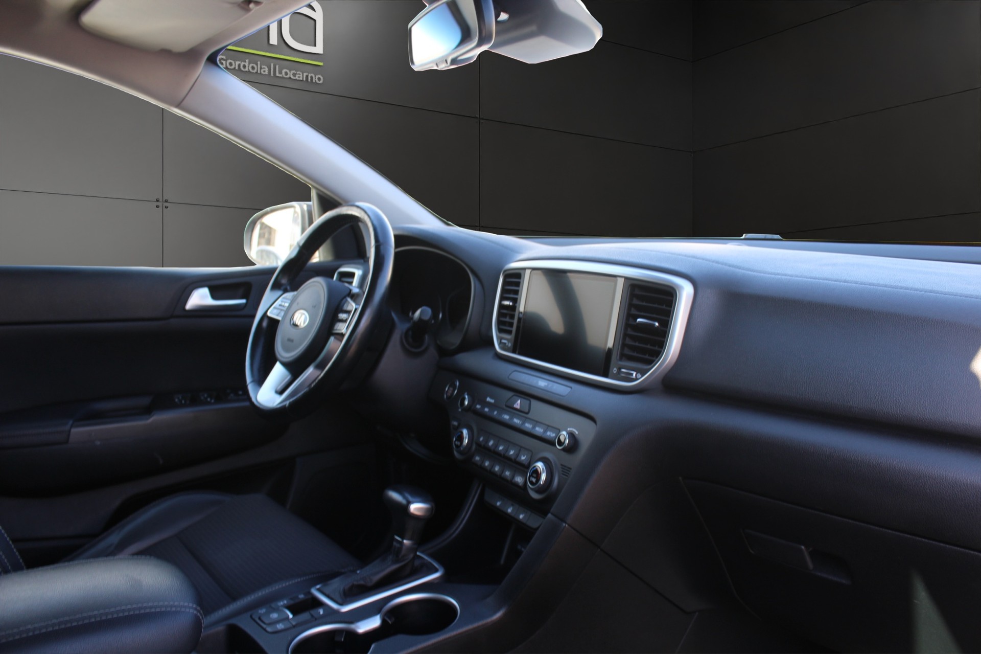 KIA Sportage 1.6 CRDi MHEV Black Edition-image-8
