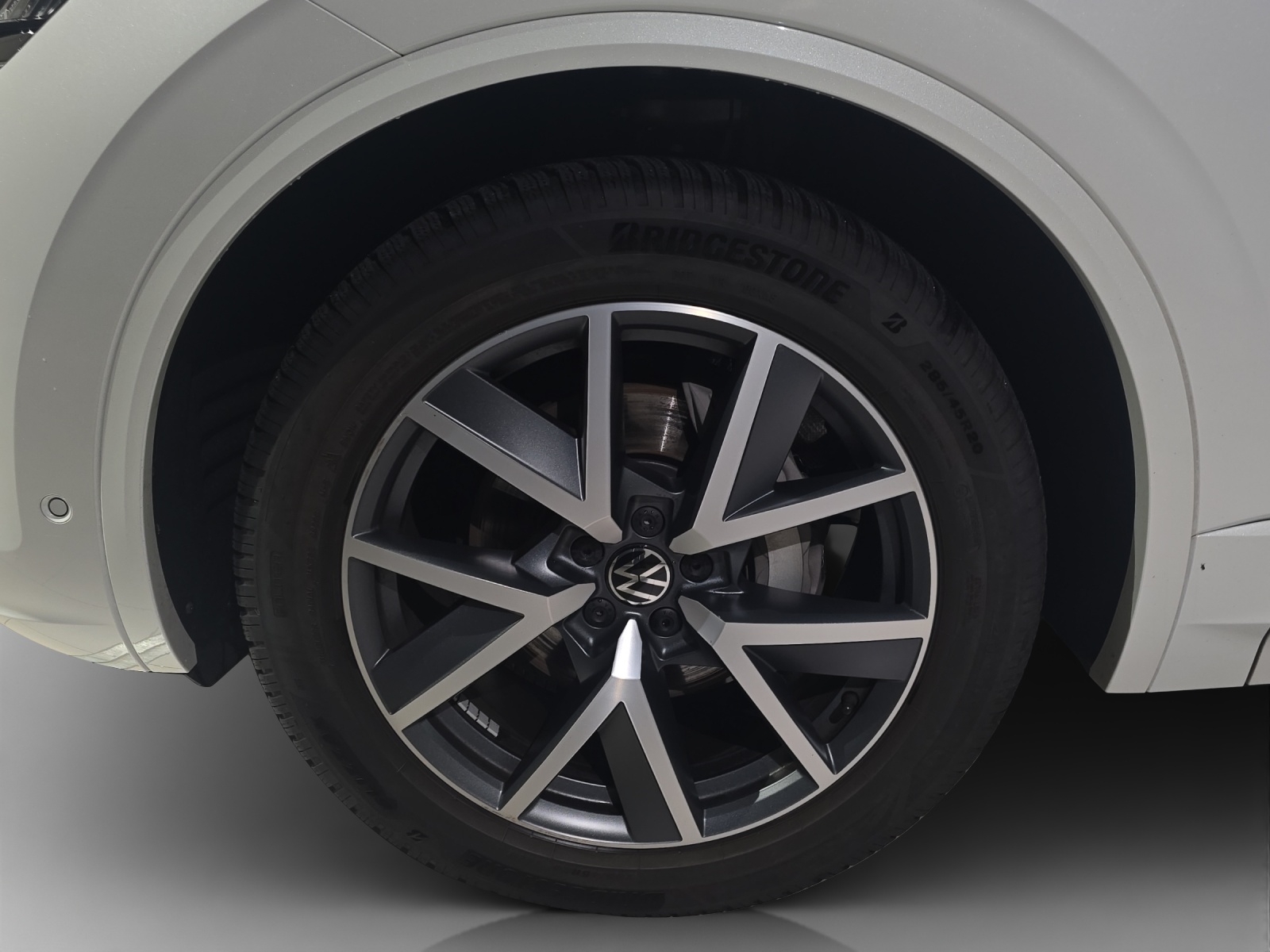 VW Touareg 3.0 TDI R-Line Tiptronic-image-15