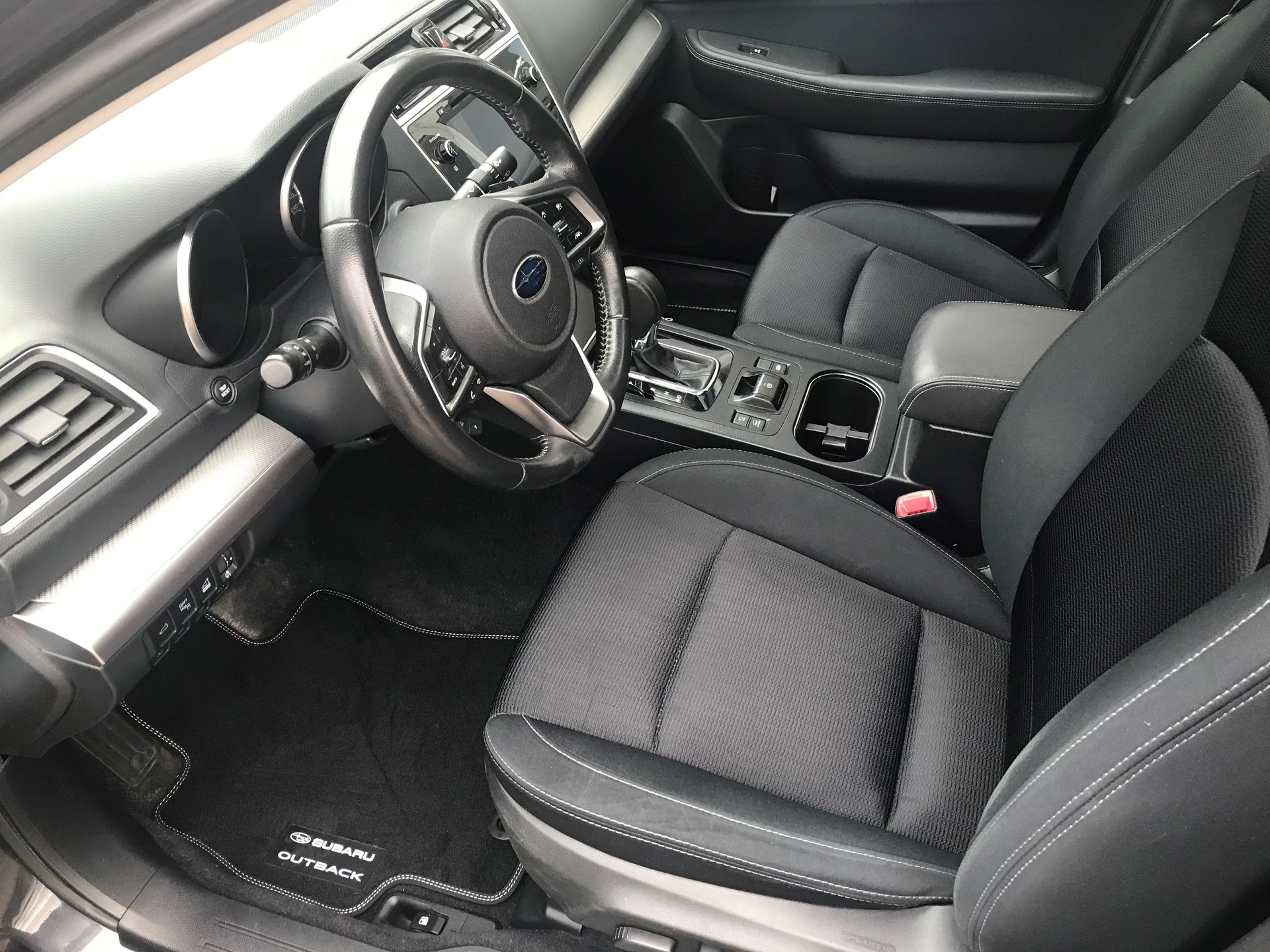 SUBARU Outback 2.5i Swiss AWD Lineartronic-image-4
