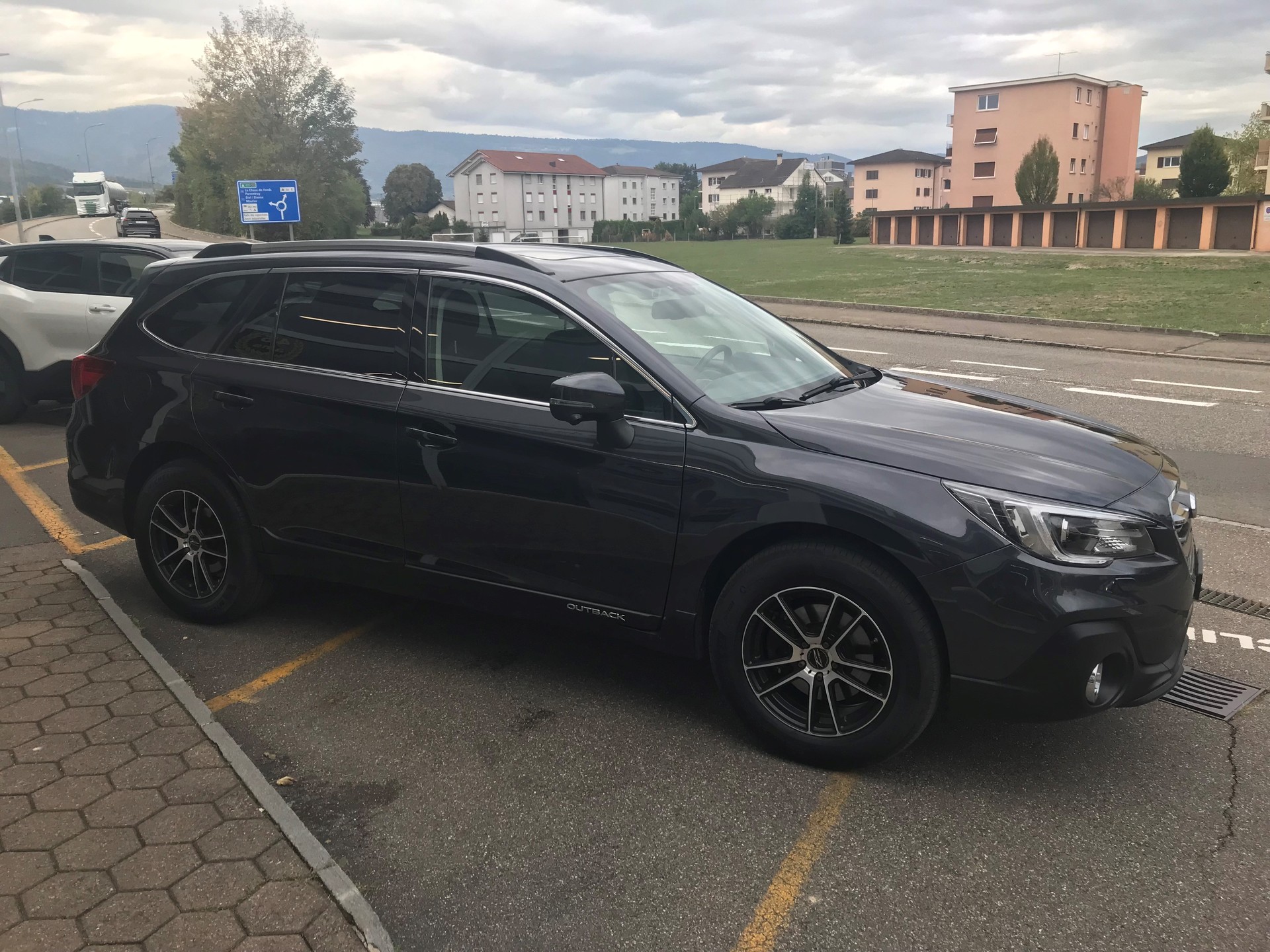 SUBARU Outback 2.5i Swiss AWD Lineartronic-image-3