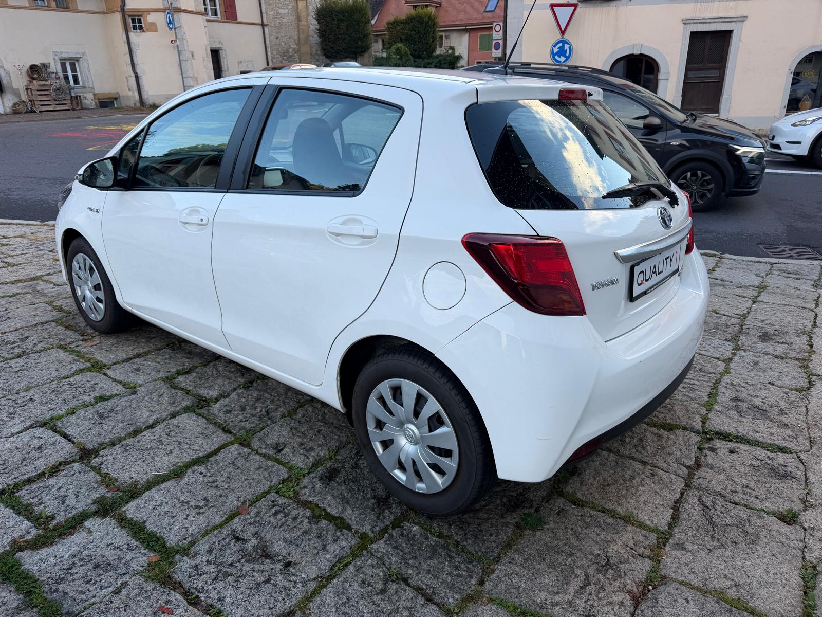 TOYOTA Yaris 1.5 VVT-i Hybrid Luna e-CVT-image-3