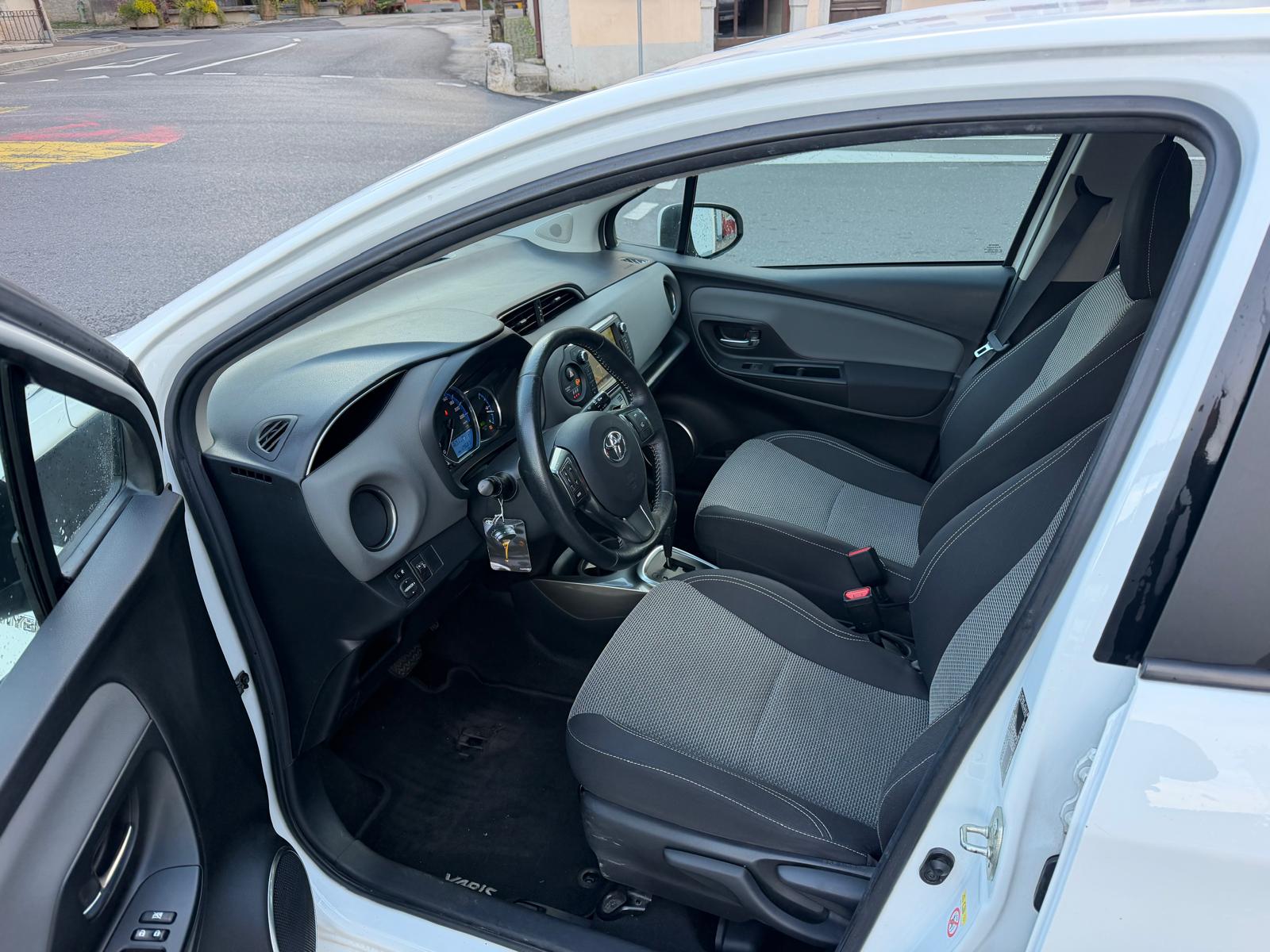 TOYOTA Yaris 1.5 VVT-i Hybrid Luna e-CVT-image-6