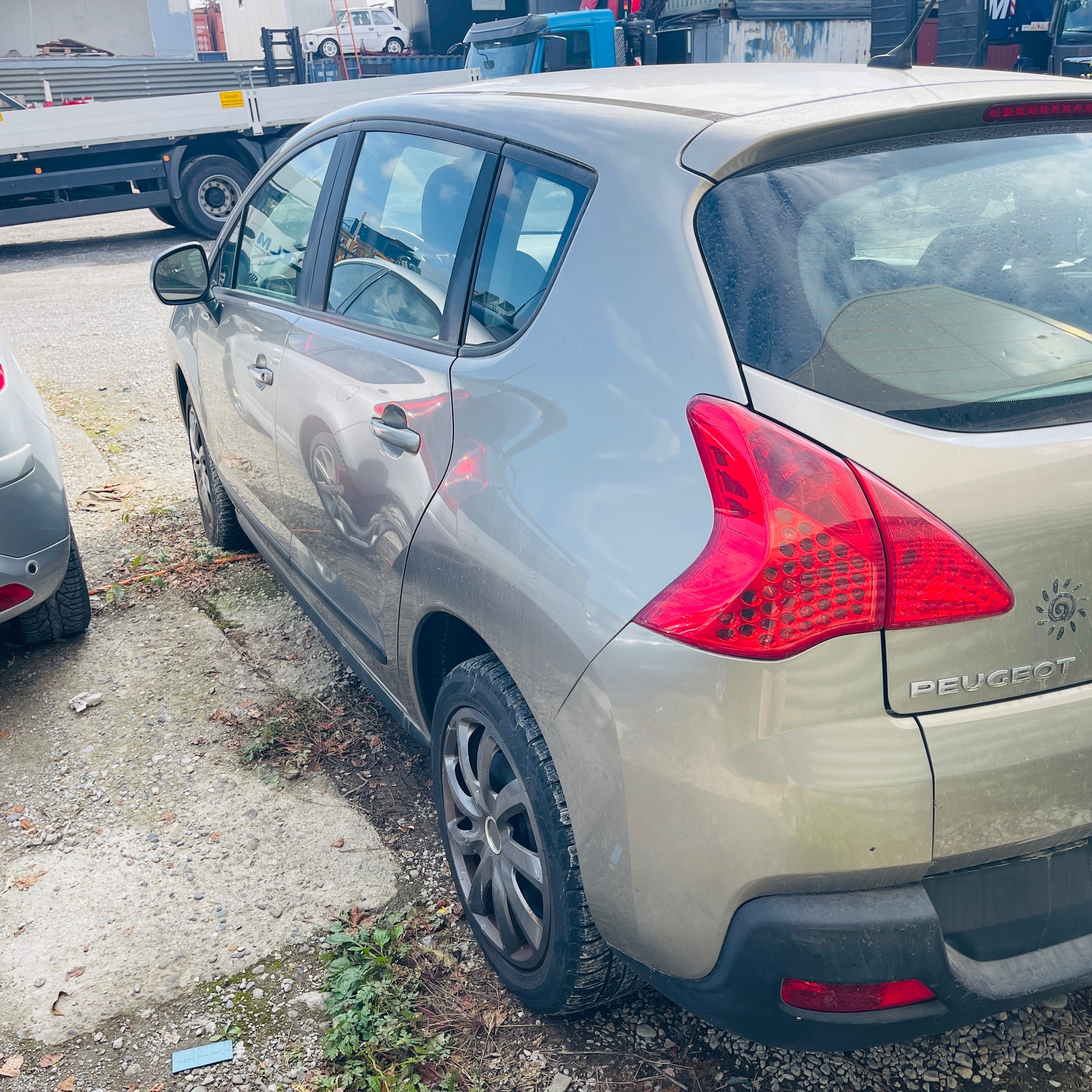 PEUGEOT 3008 1.6 16V VTI Trendy Clim-image-4