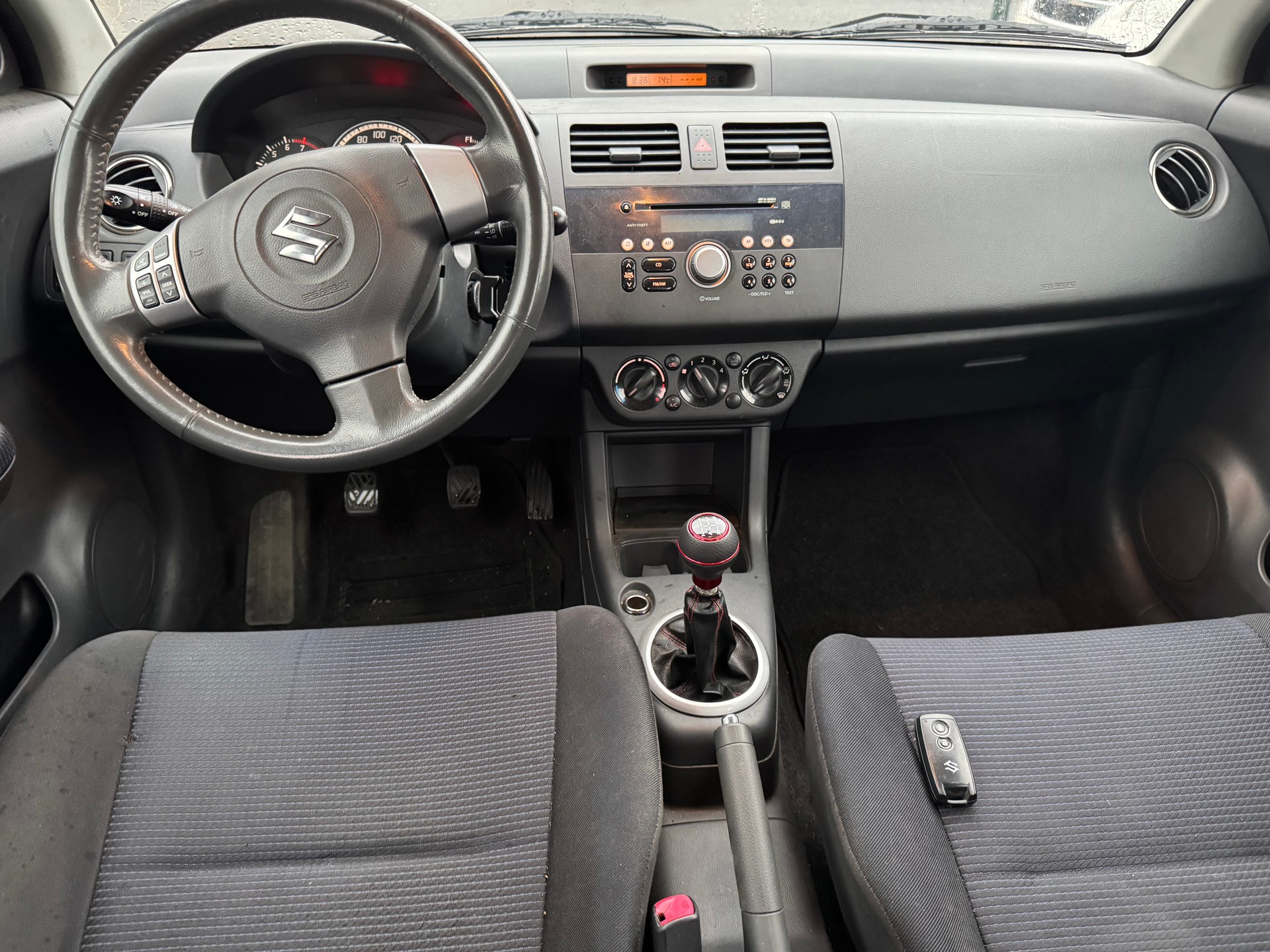 SUZUKI Swift 1.3i 16V GL Top 4x4-image-7