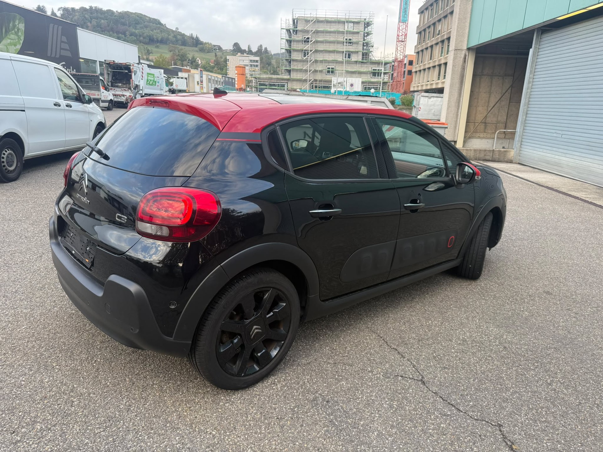 CITROEN C3 1.2i PureTech Shine-image-2