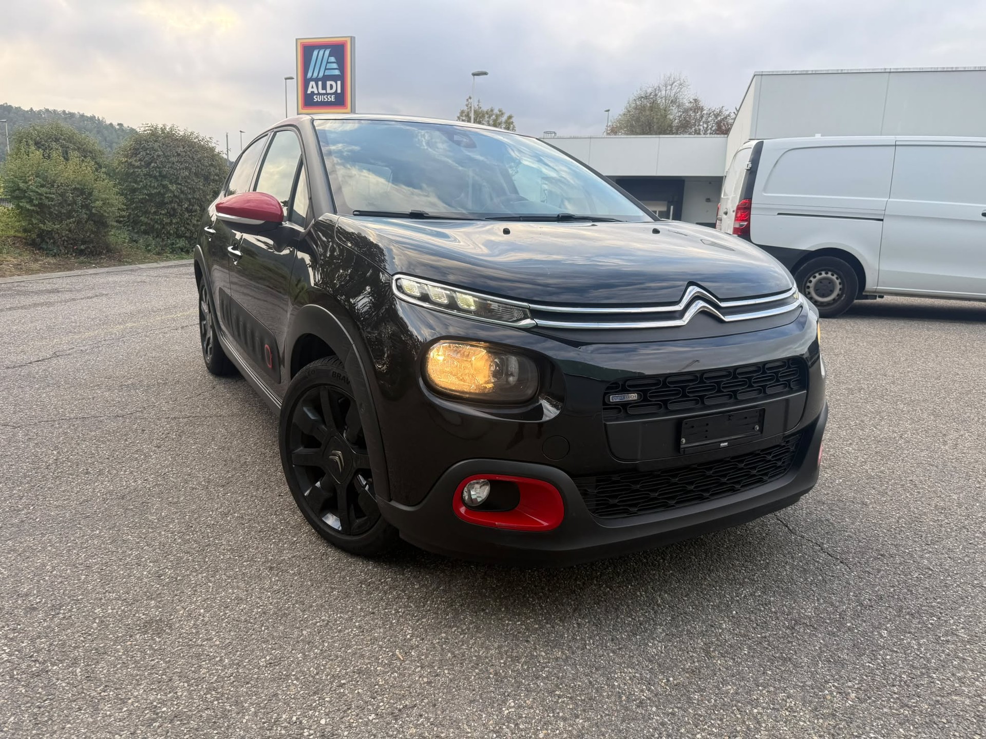 CITROEN C3 1.2i PureTech Shine-image-1