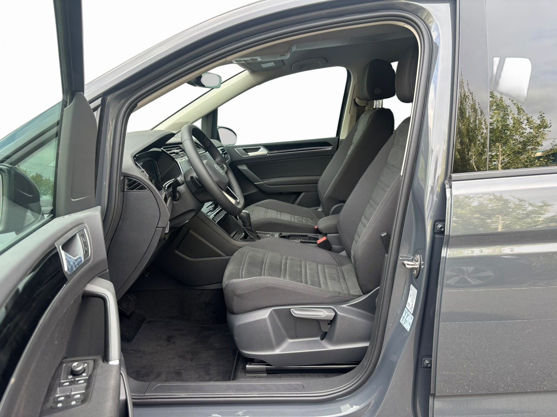 VW Touran 1.5TSI 150PS Highline United DSG-image-4