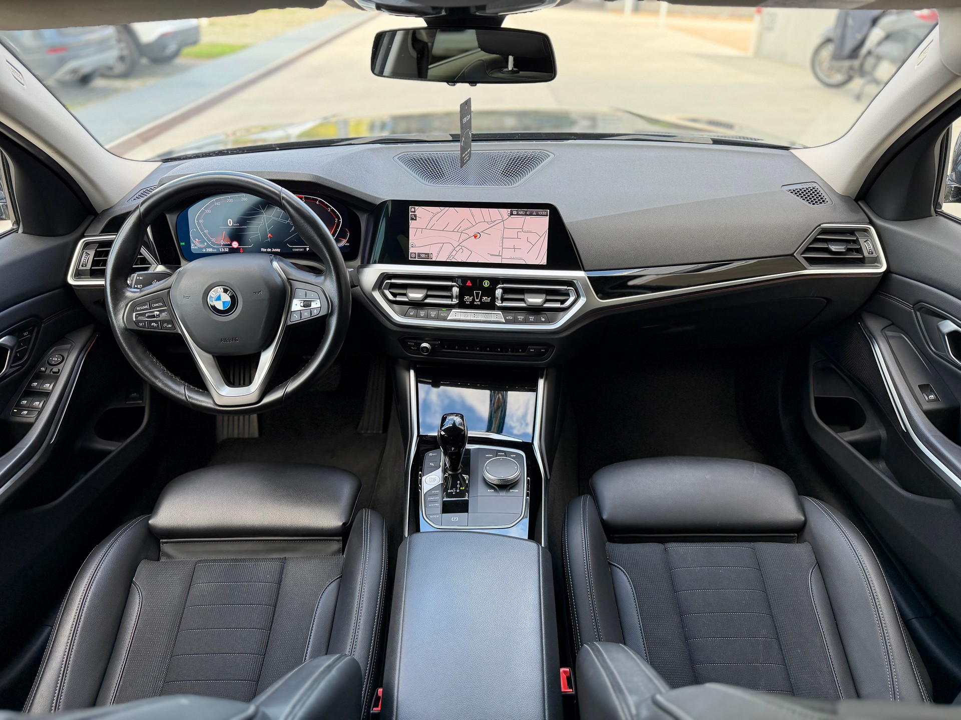 BMW 320d 48V Touring Steptronic-image-7