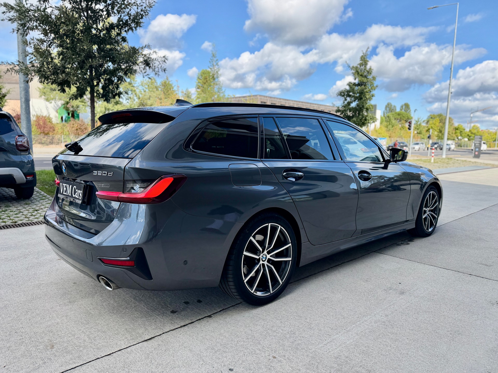 BMW 320d 48V Touring Steptronic-image-3