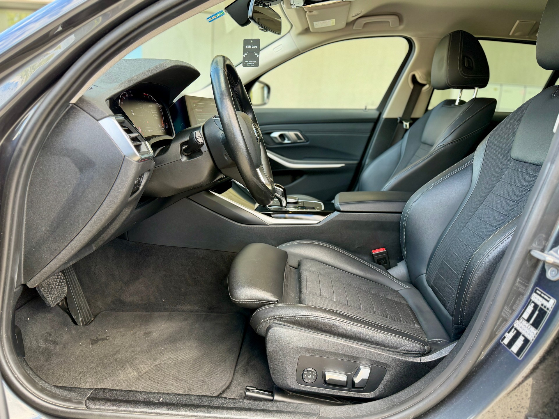 BMW 320d 48V Touring Steptronic-image-8