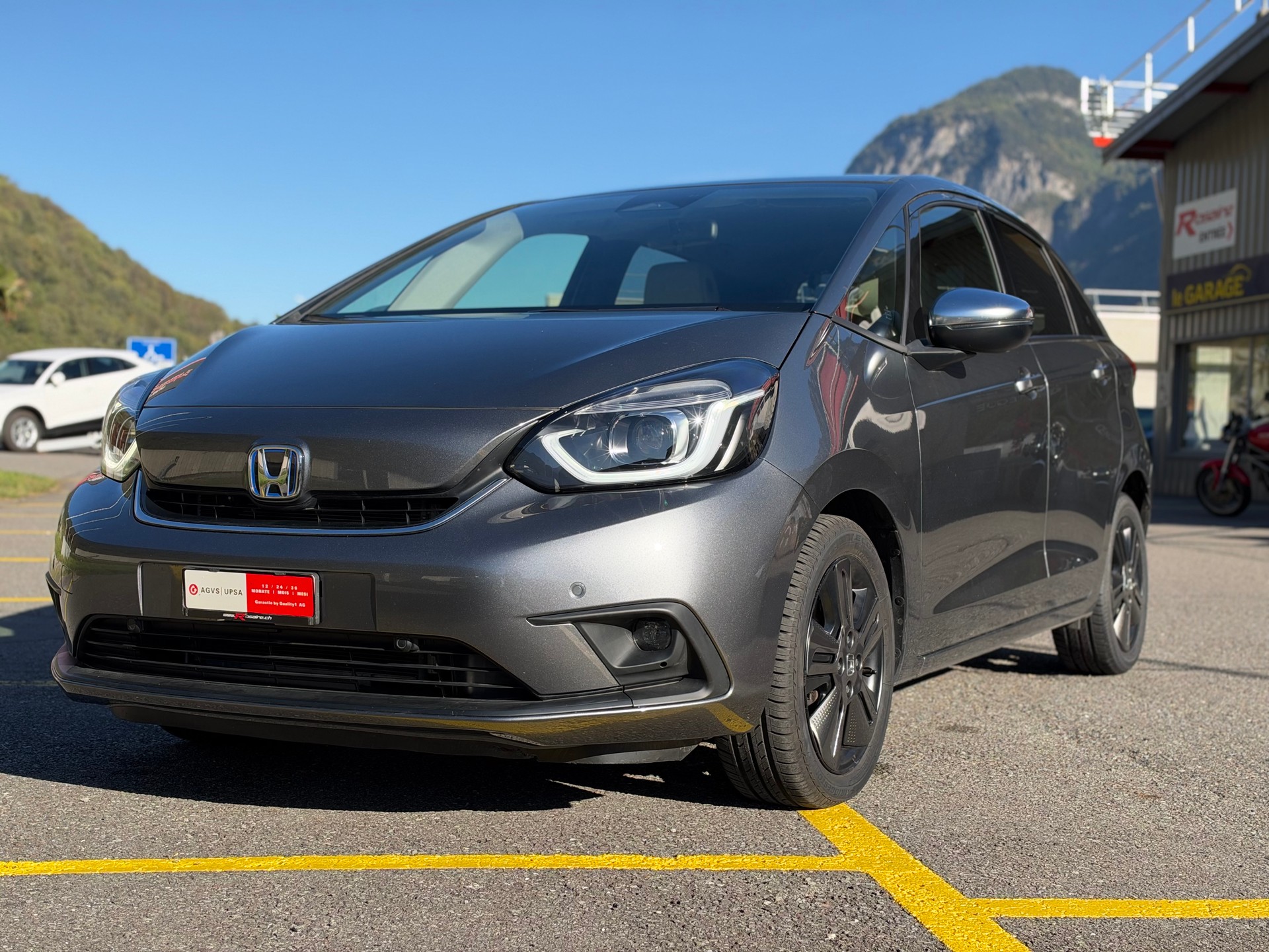 HONDA Jazz 1.5i-MMD Executive E-CVT-image-1