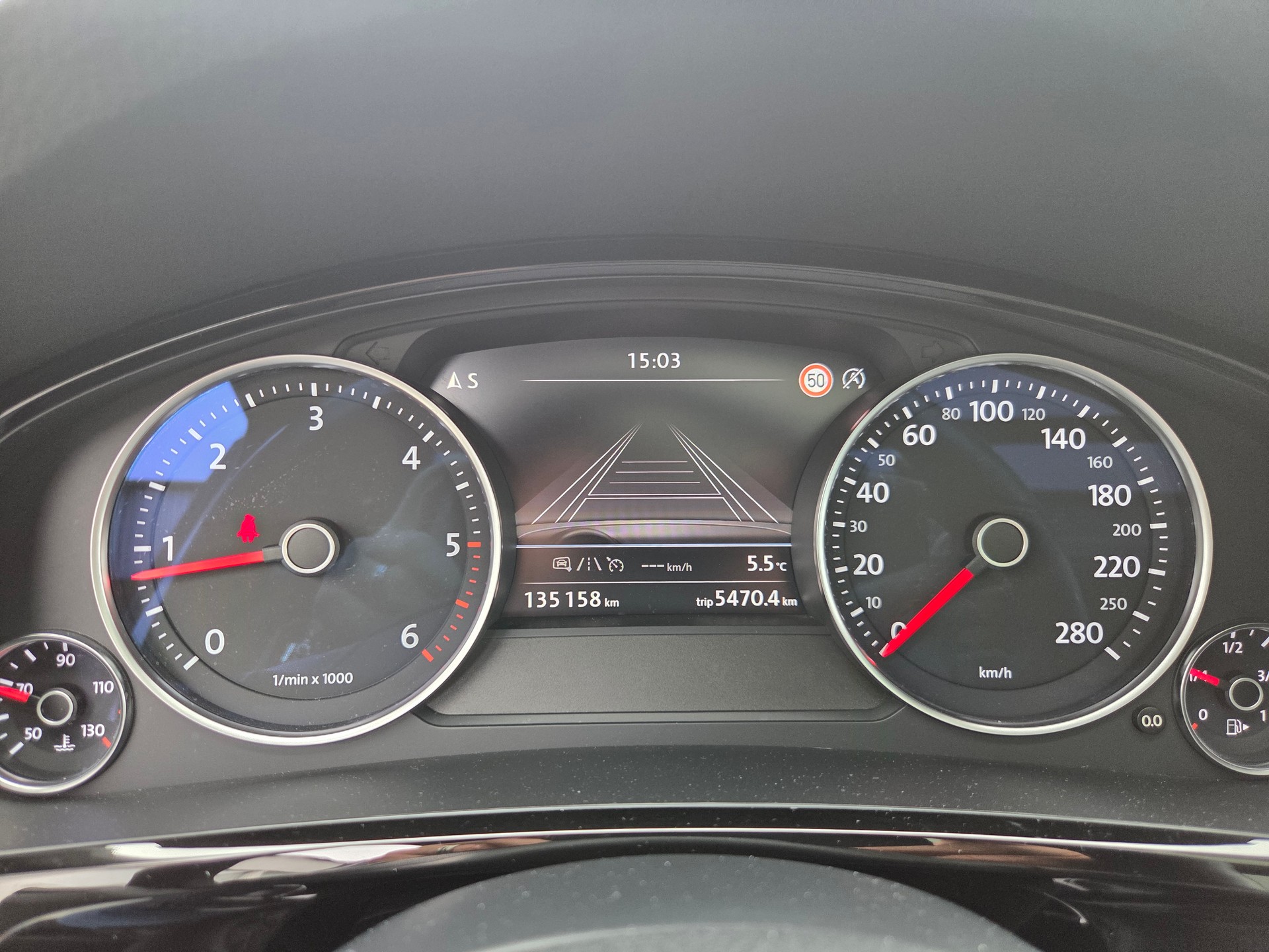 VW Touareg 3.0 TDI BMT R-Line Peak Tiptronic-image-28