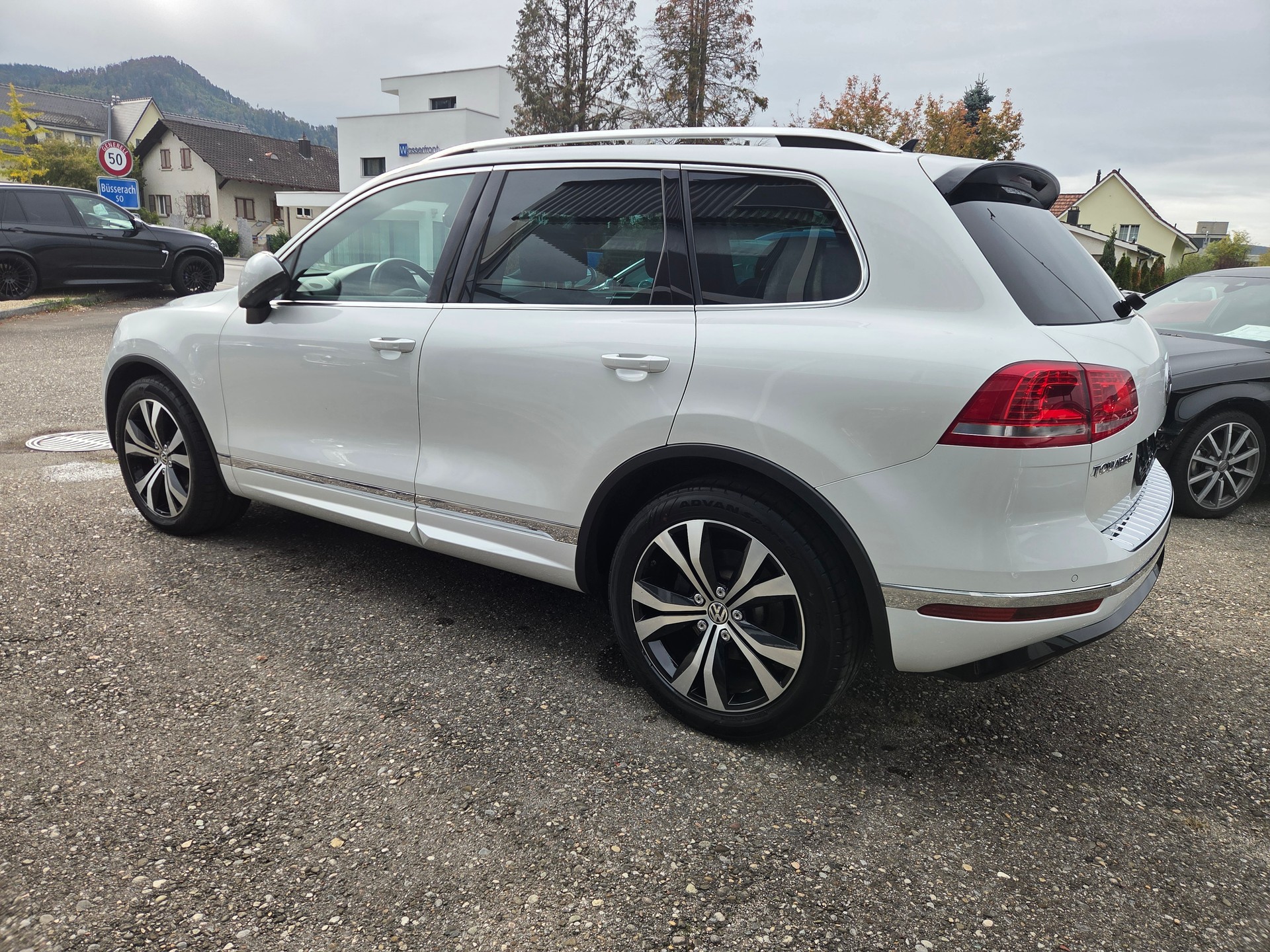 VW Touareg 3.0 TDI BMT R-Line Peak Tiptronic-image-5