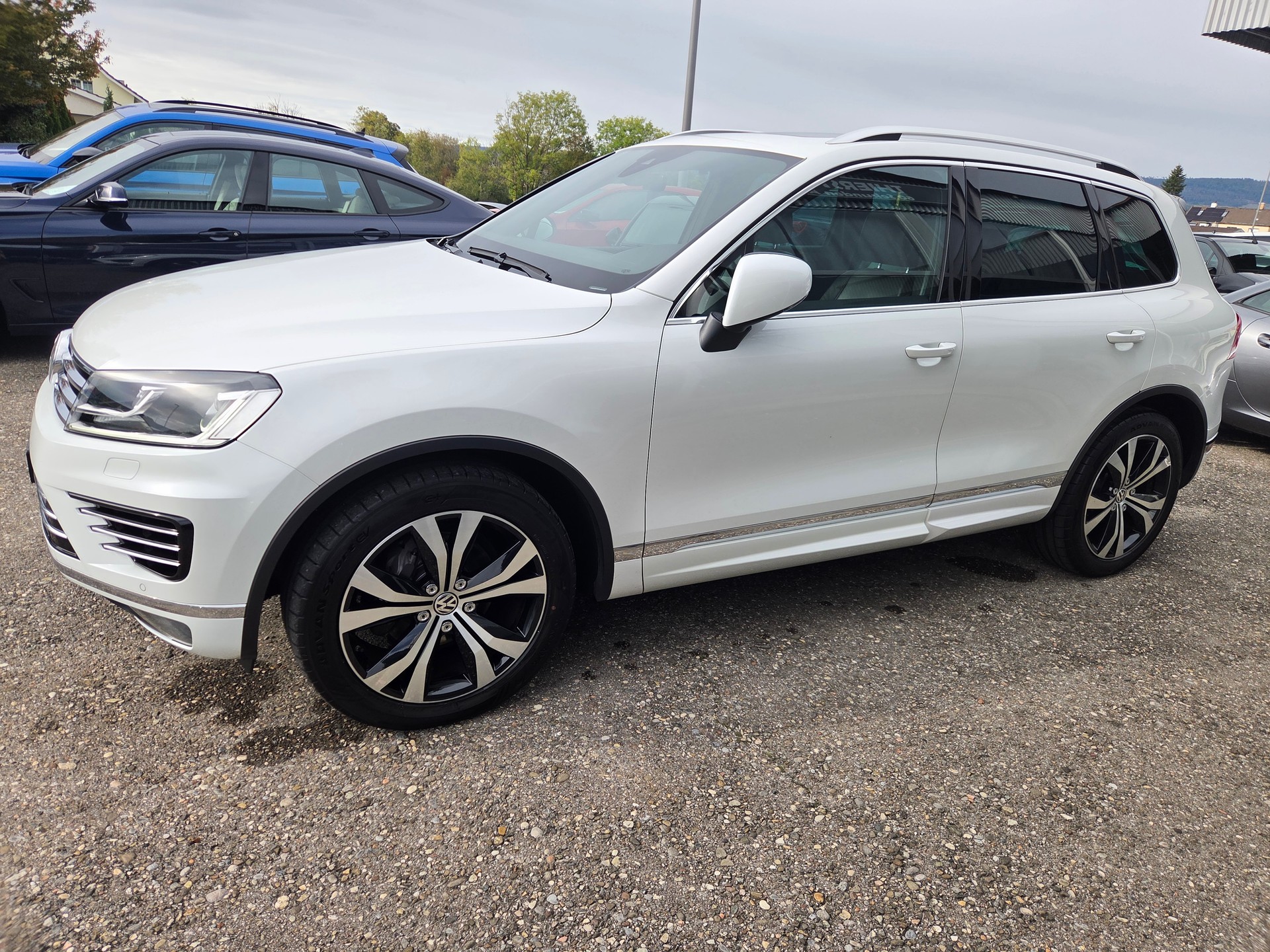 VW Touareg 3.0 TDI BMT R-Line Peak Tiptronic-image-4