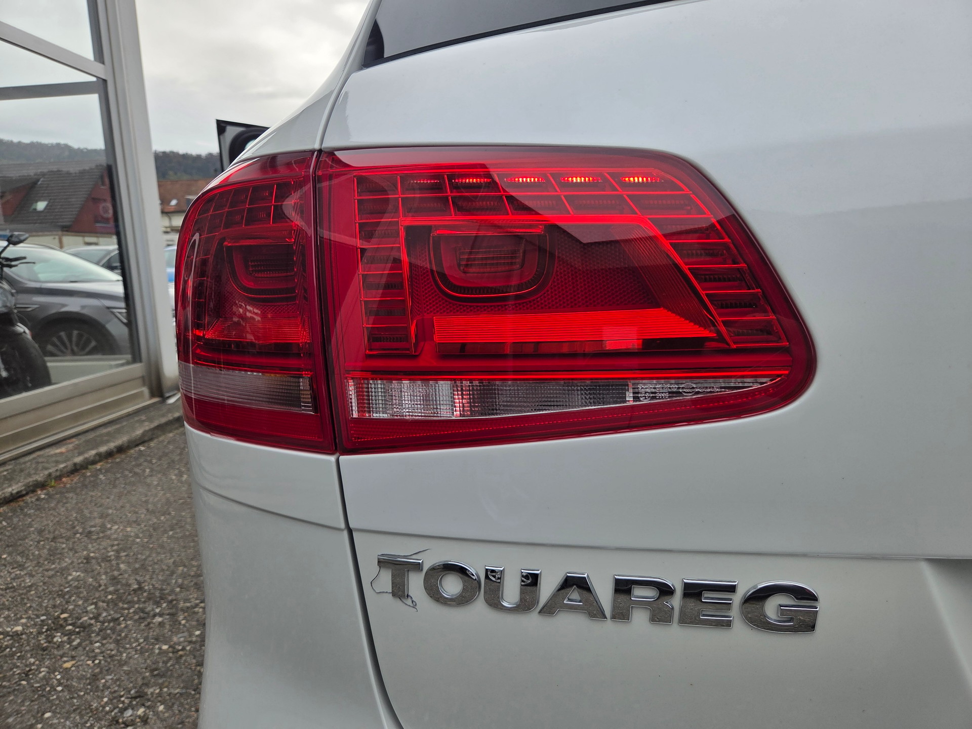 VW Touareg 3.0 TDI BMT R-Line Peak Tiptronic-image-31