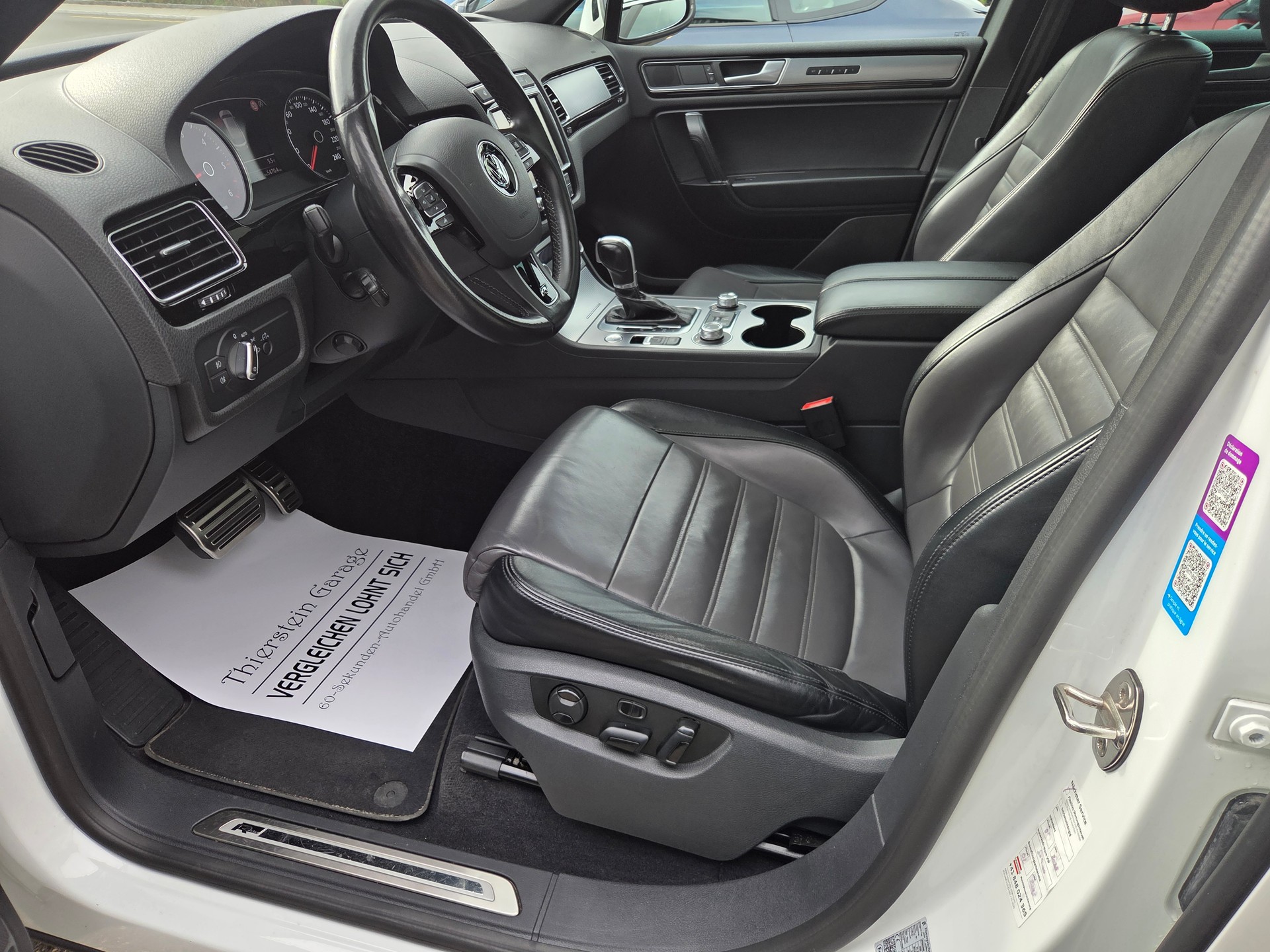VW Touareg 3.0 TDI BMT R-Line Peak Tiptronic-image-11