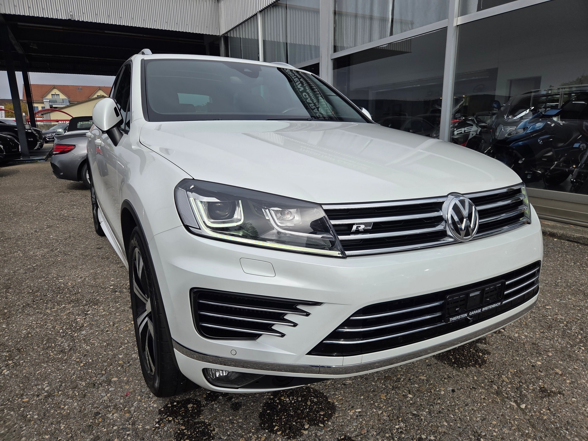 VW Touareg 3.0 TDI BMT R-Line Peak Tiptronic-image-1