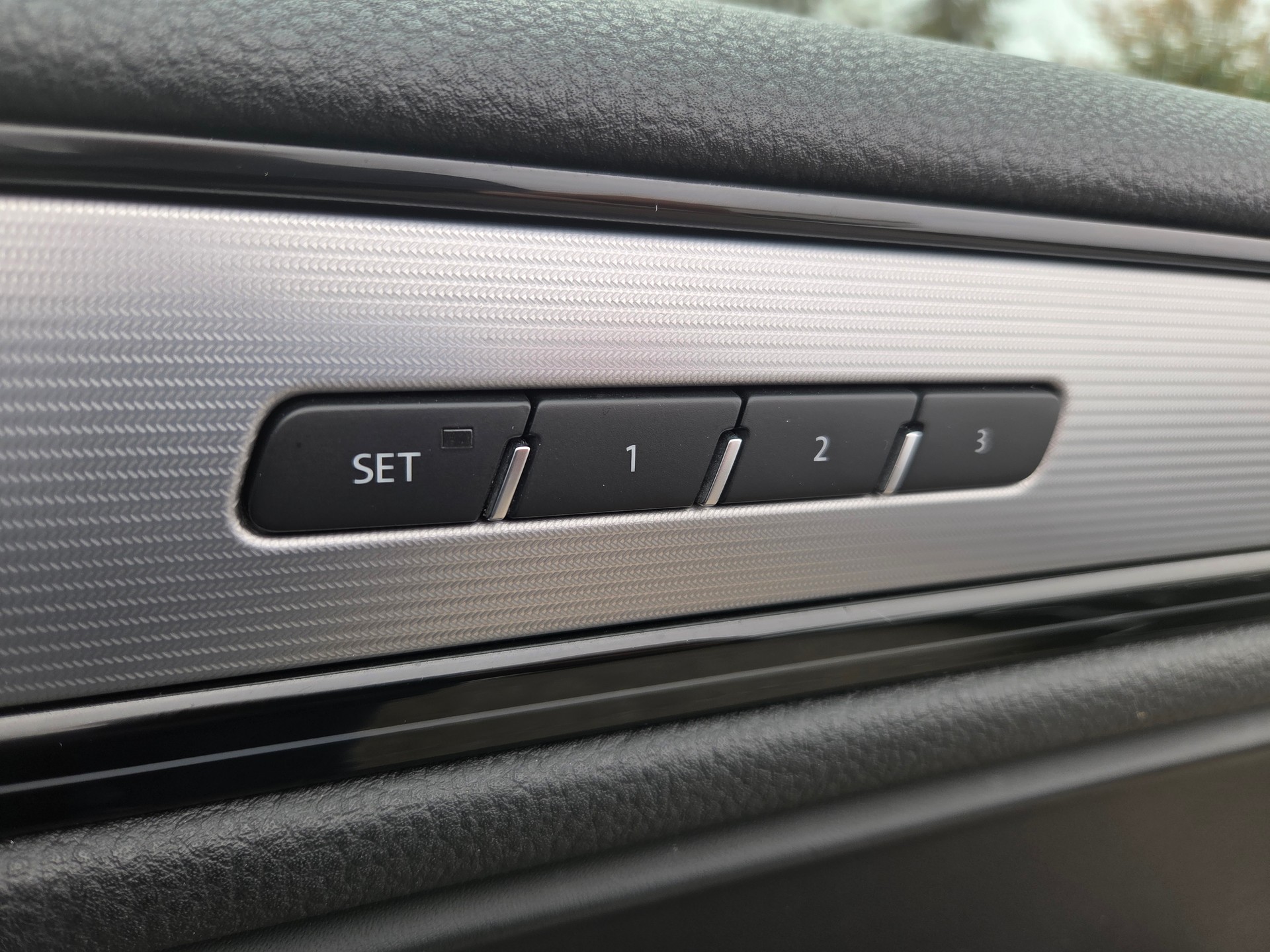 VW Touareg 3.0 TDI BMT R-Line Peak Tiptronic-image-14