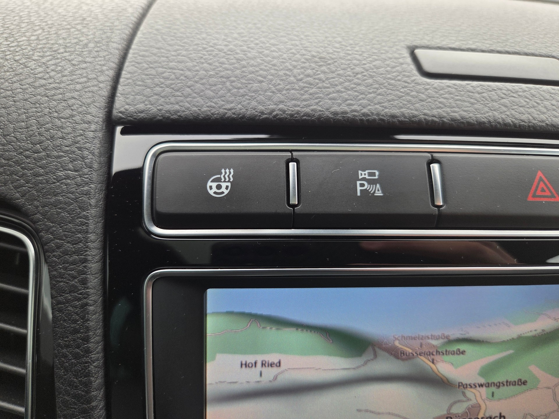 VW Touareg 3.0 TDI BMT R-Line Peak Tiptronic-image-26