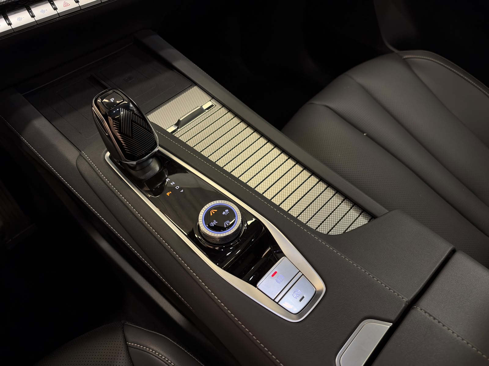 MG S9 1.5 TGDI PHEV Premium / Sterling Silver-image-13