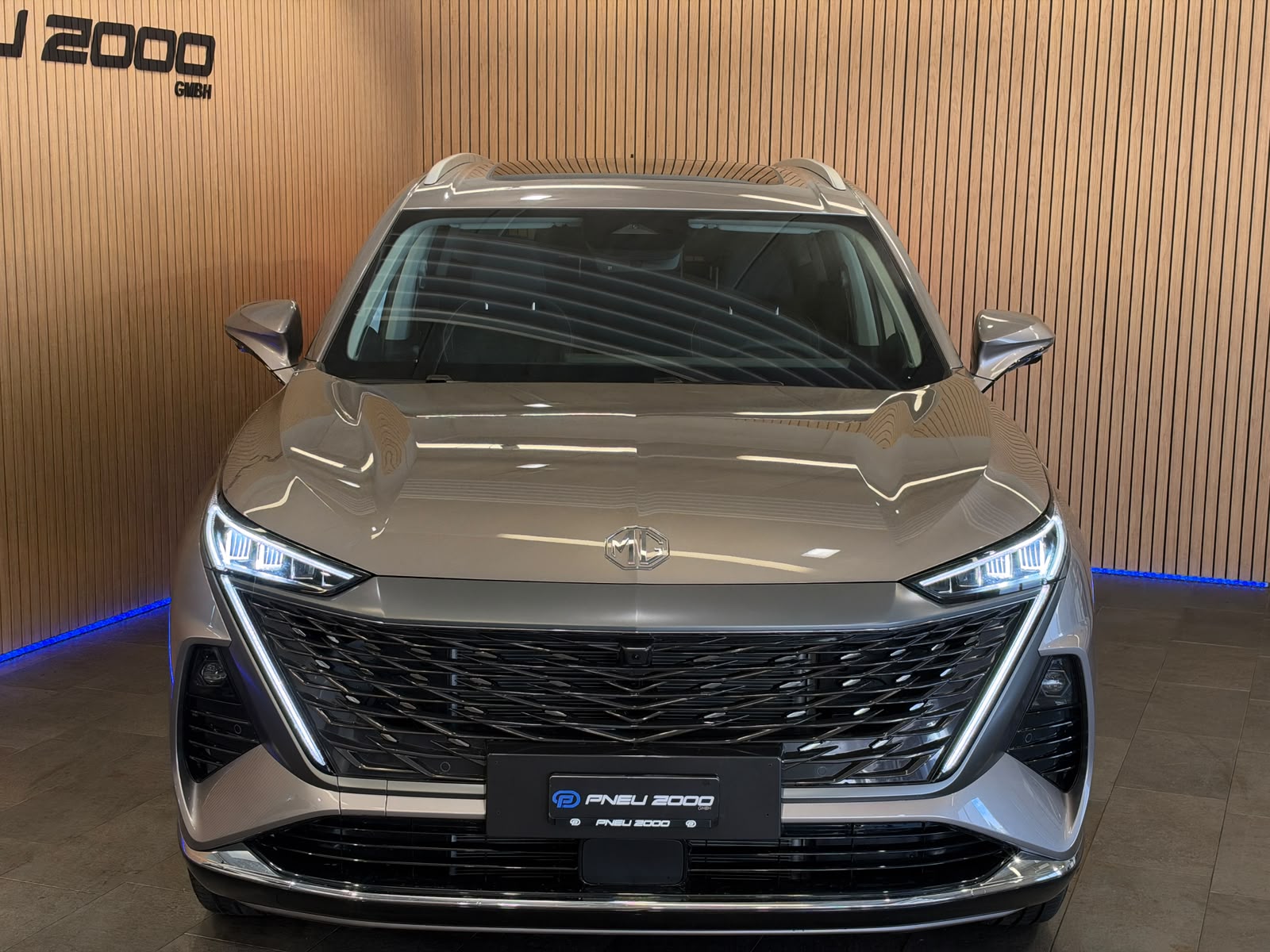 MG S9 1.5 TGDI PHEV Premium / Sterling Silver-showroom-element-1