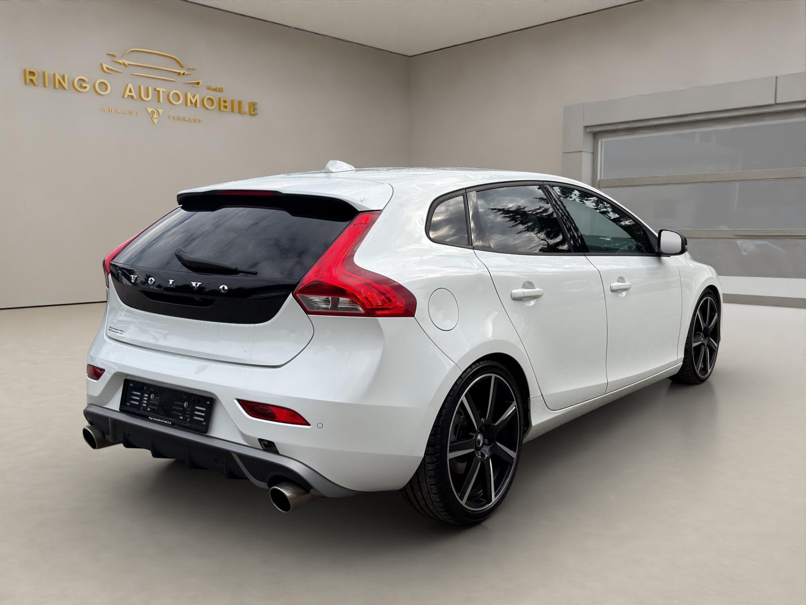 VOLVO V40 T2 Kinetic R-Design-image-5