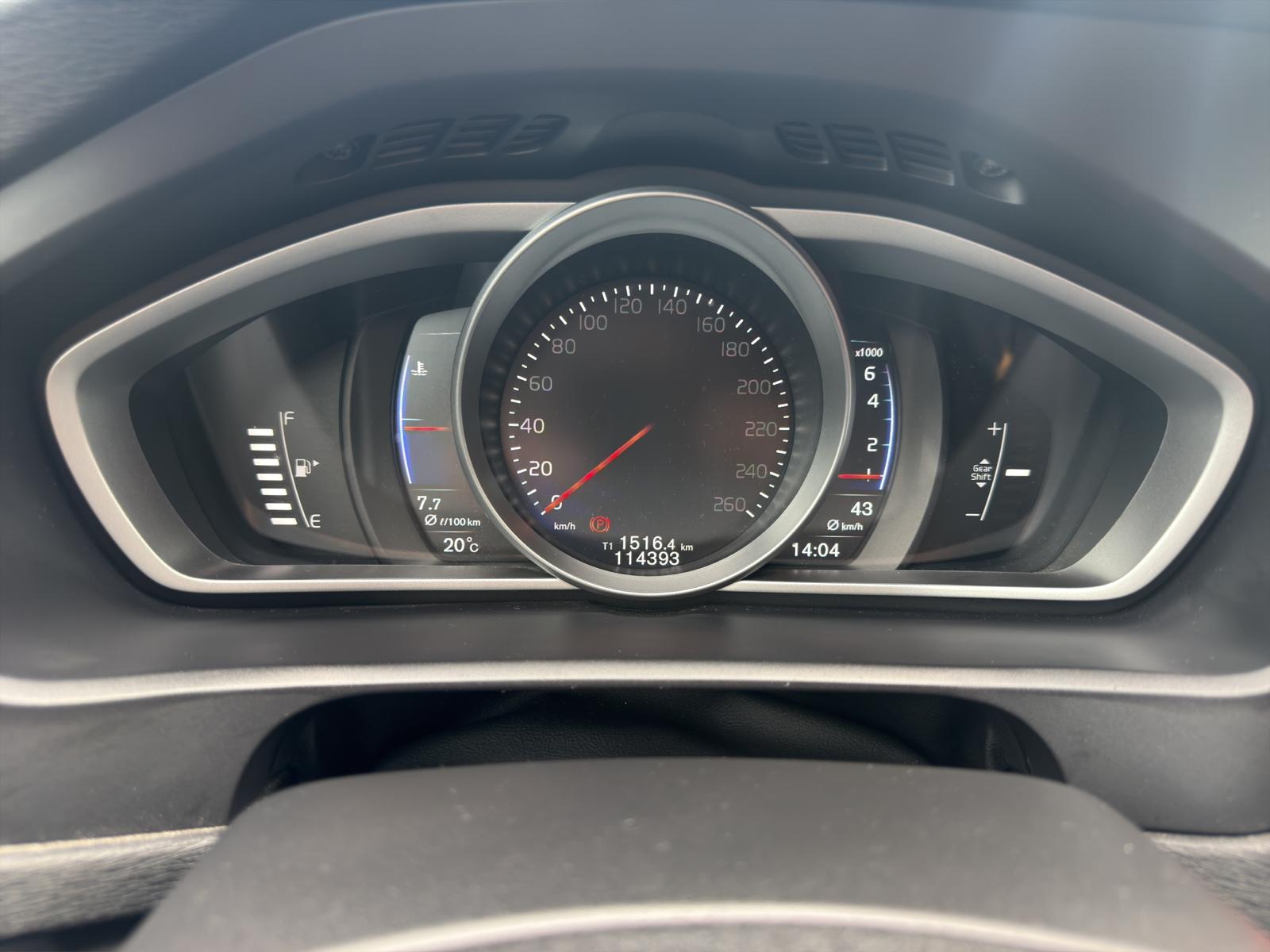 VOLVO V40 T2 Kinetic R-Design-image-9