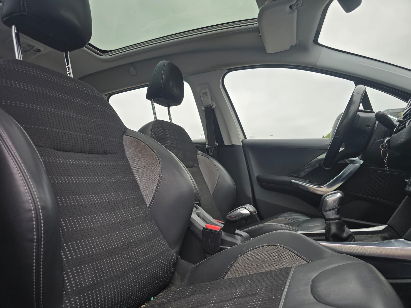 PEUGEOT 2008 1.2 VTI Active-image-7
