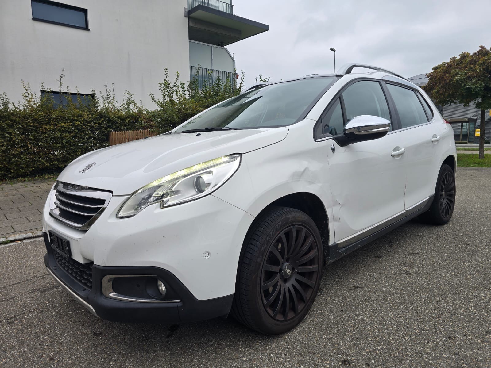 PEUGEOT 2008 1.2 VTI Active-image-2
